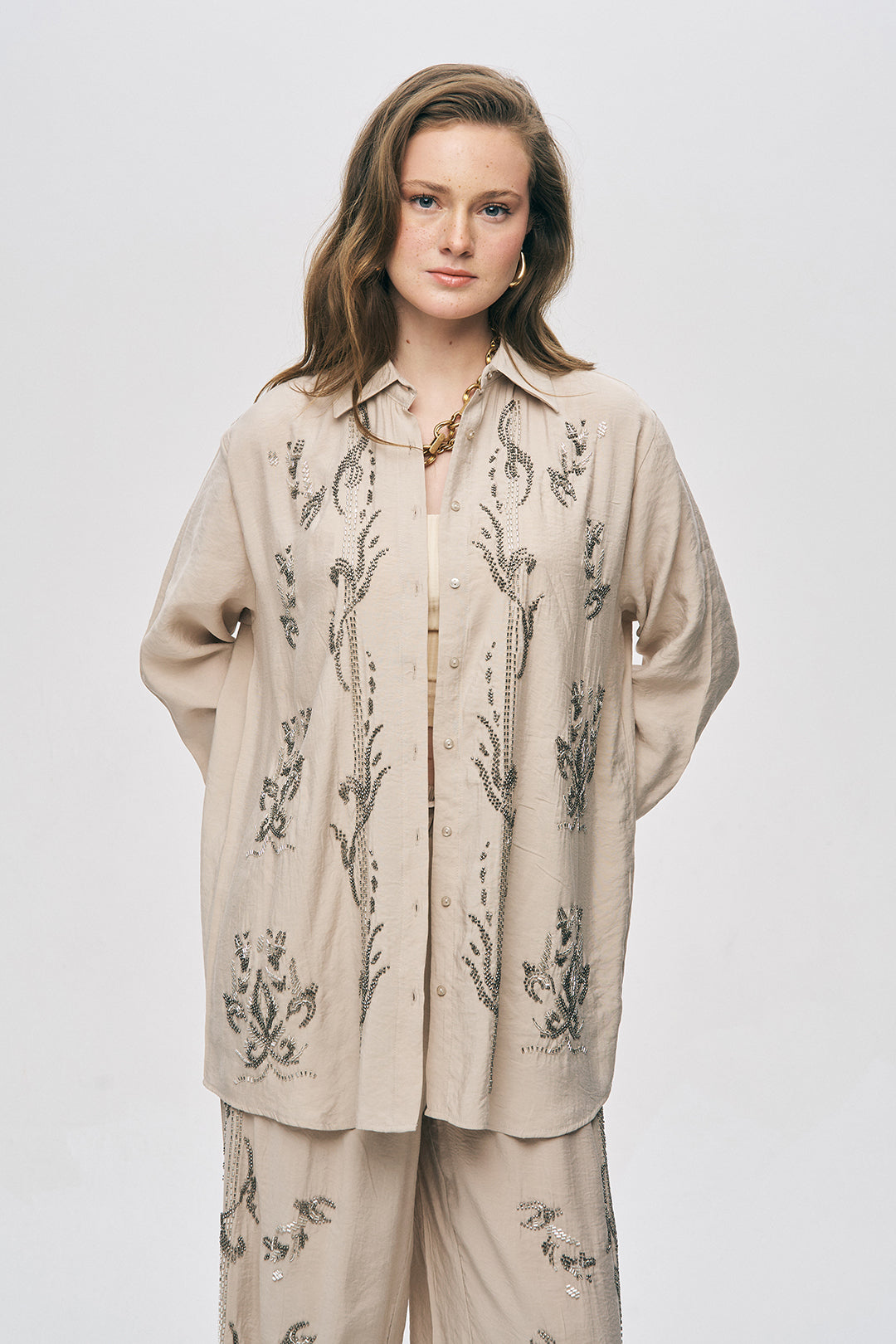 İşlemeli Bej Oversize Gömlek