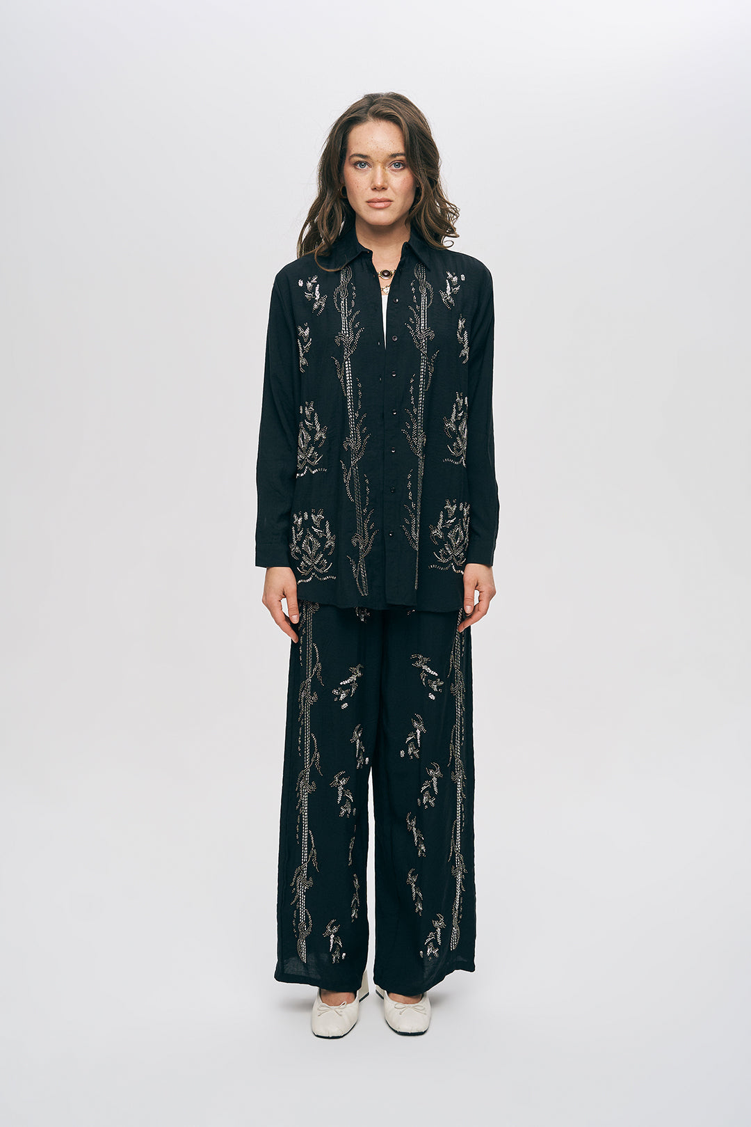 İşlemeli Siyah Oversize Gömlek