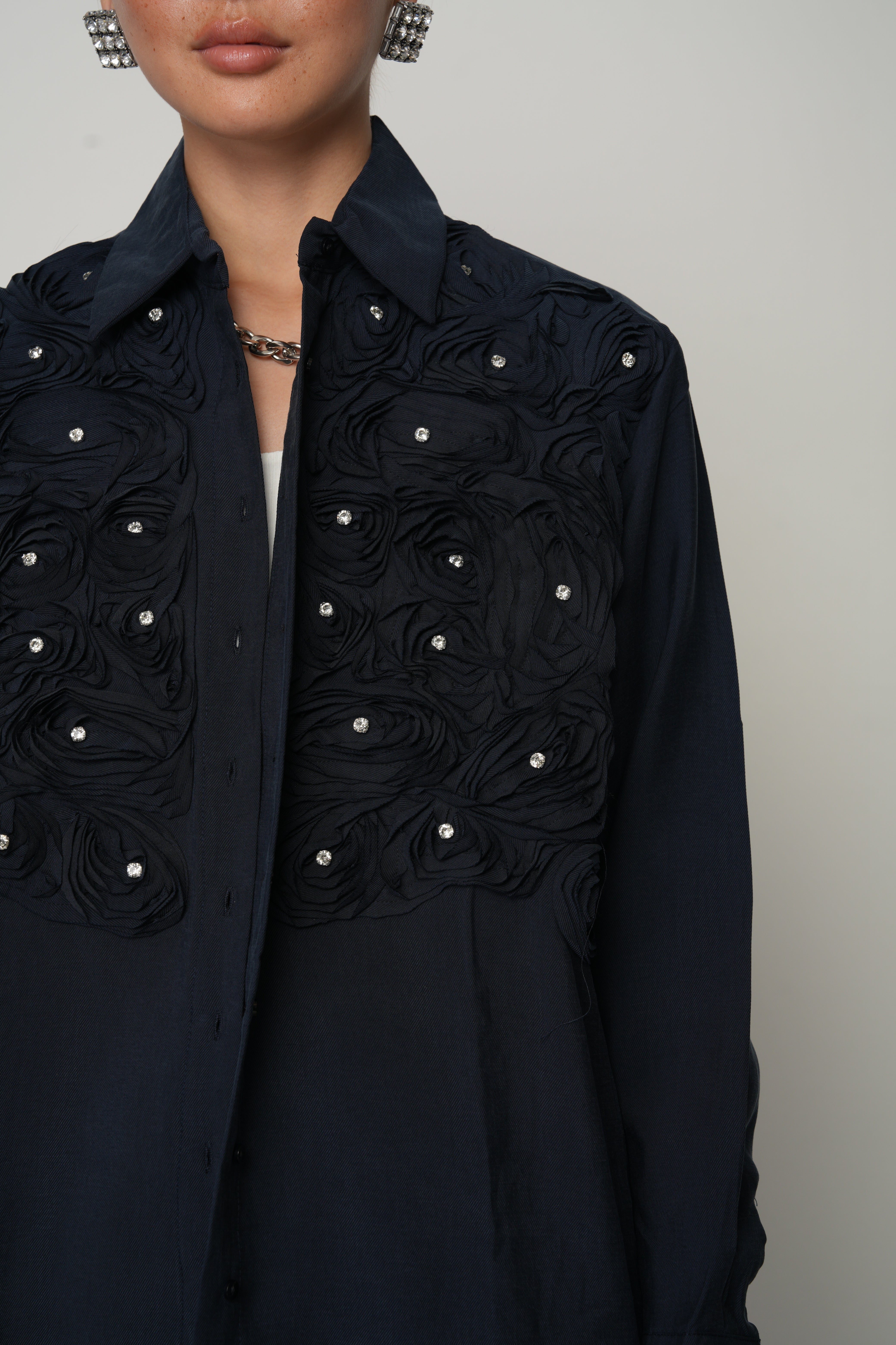 Toptan Gül ve Taş İşlemeli Kadın Gömlek – %90 Tencel Kumaş 34541 Laci