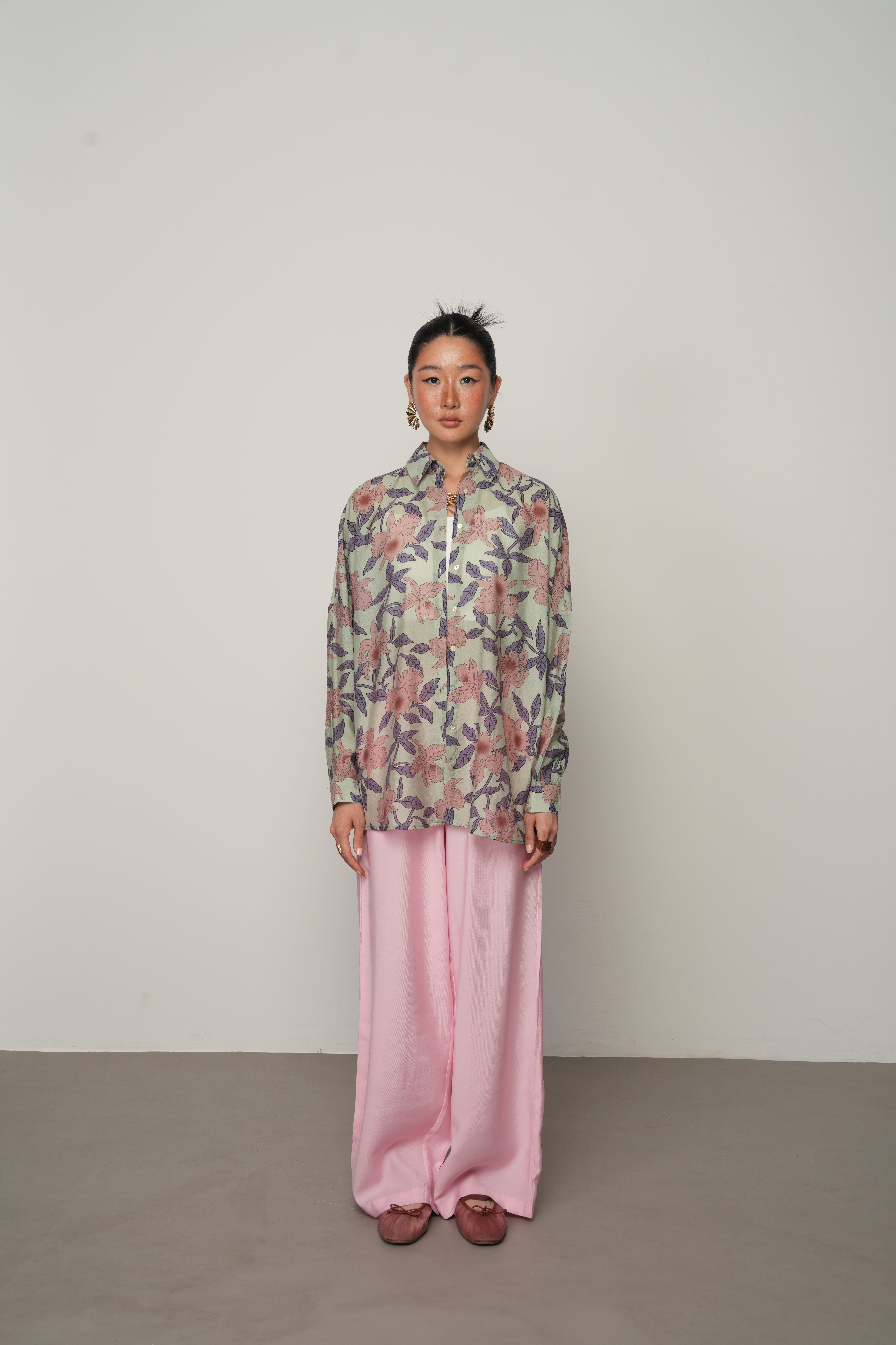 Çiçek Desenli Oversize Kalıp Hafif ve Şık Gömlek - 34556