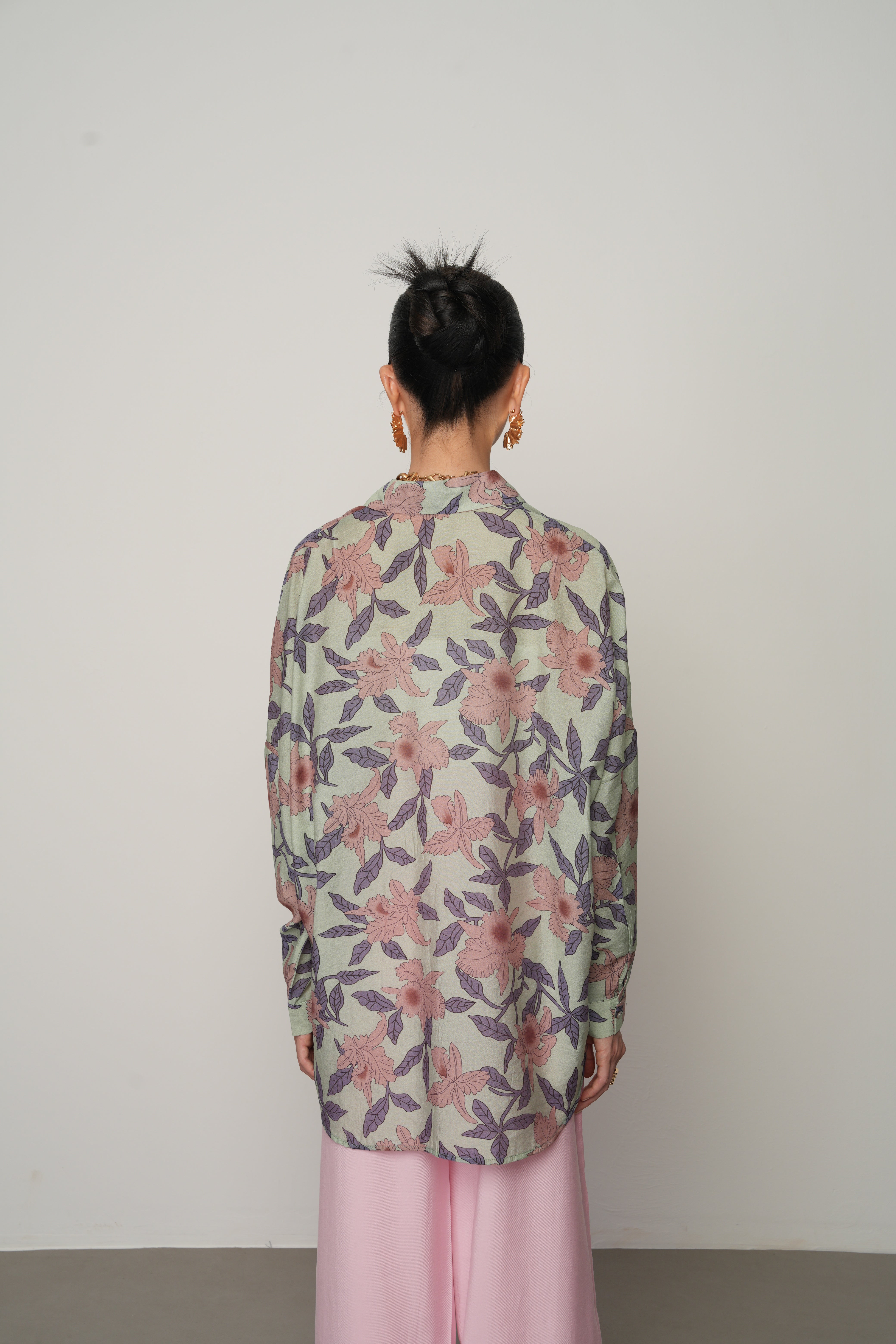 Çiçek Desenli Oversize Kalıp Hafif ve Şık Gömlek - 34556