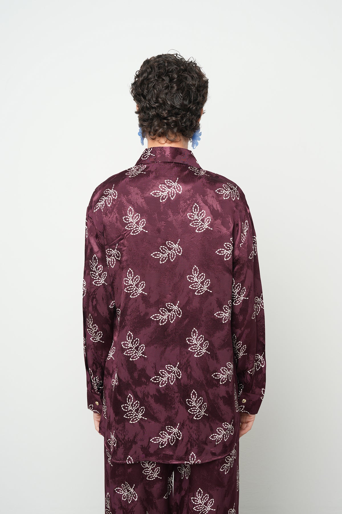 Yan Bağlama Detaylı Yaprak Desenli Dökümlü Gömlek