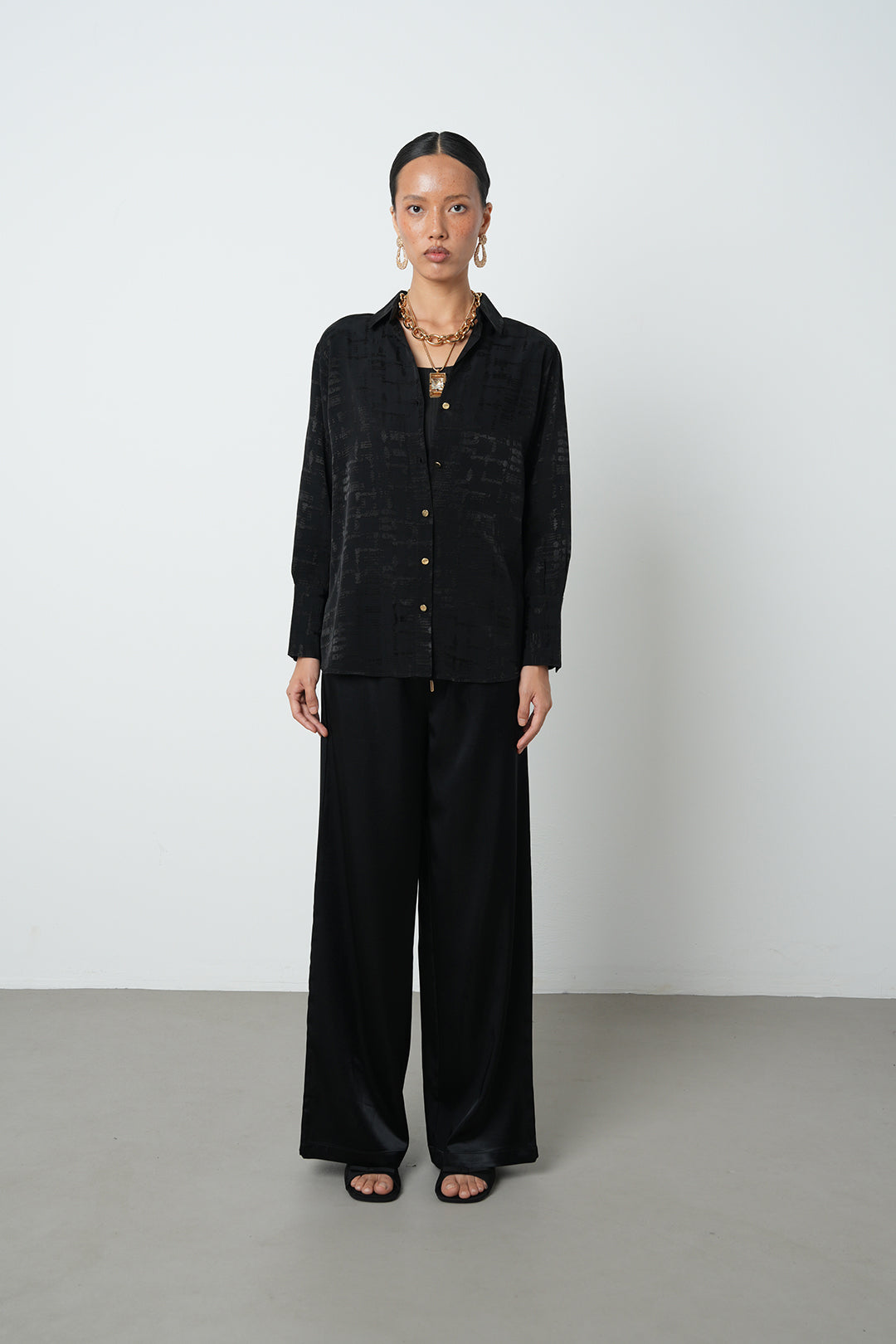 Desenli Siyah Gömlek