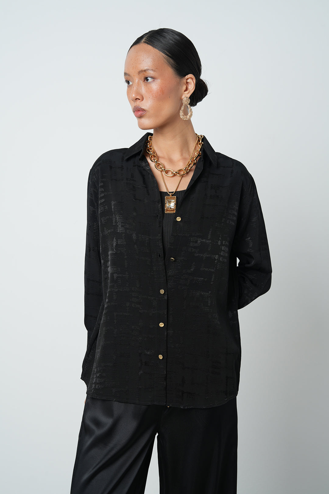 Desenli Siyah Gömlek