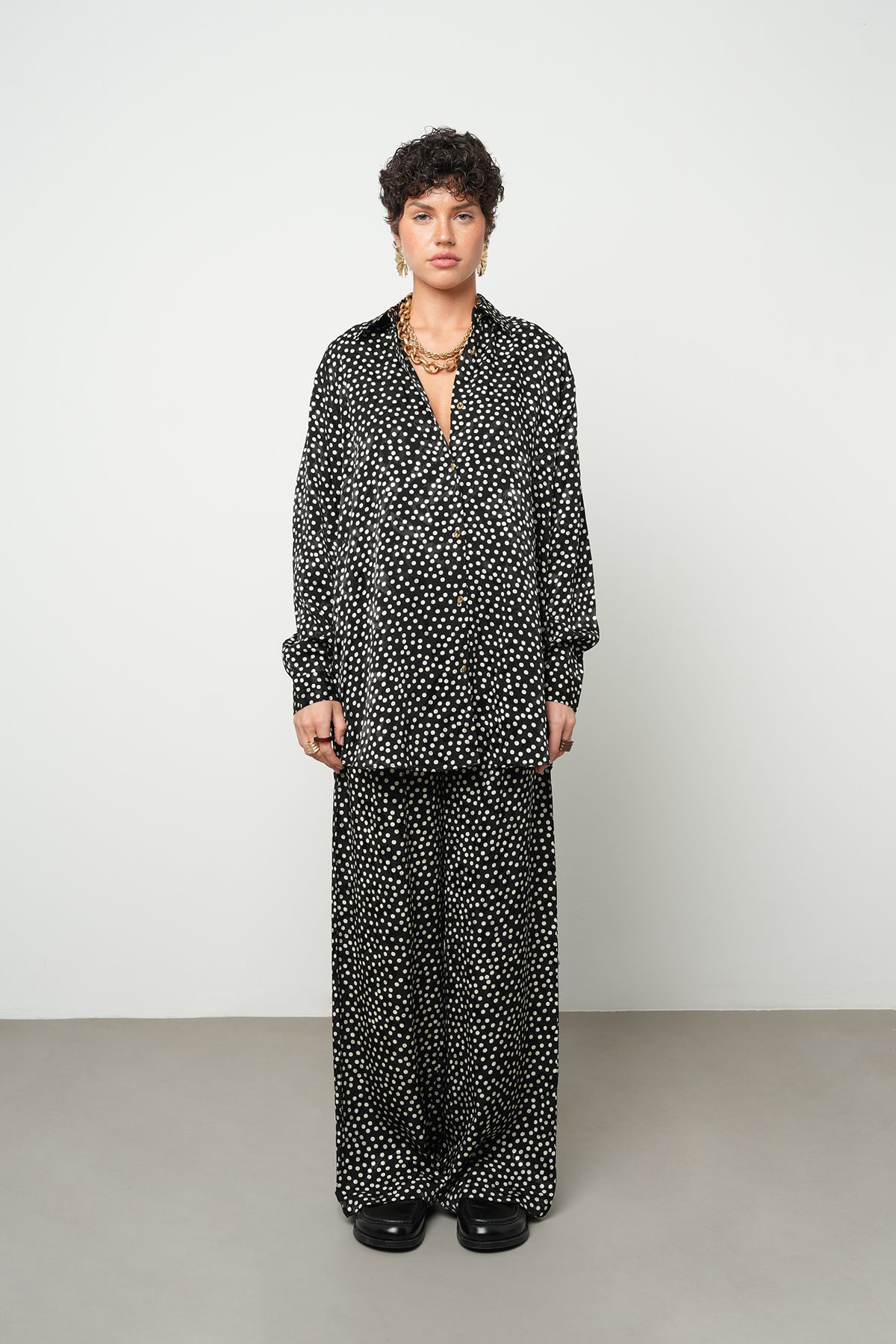 Siyah Puantiyeli Oversize Saten Gömlek