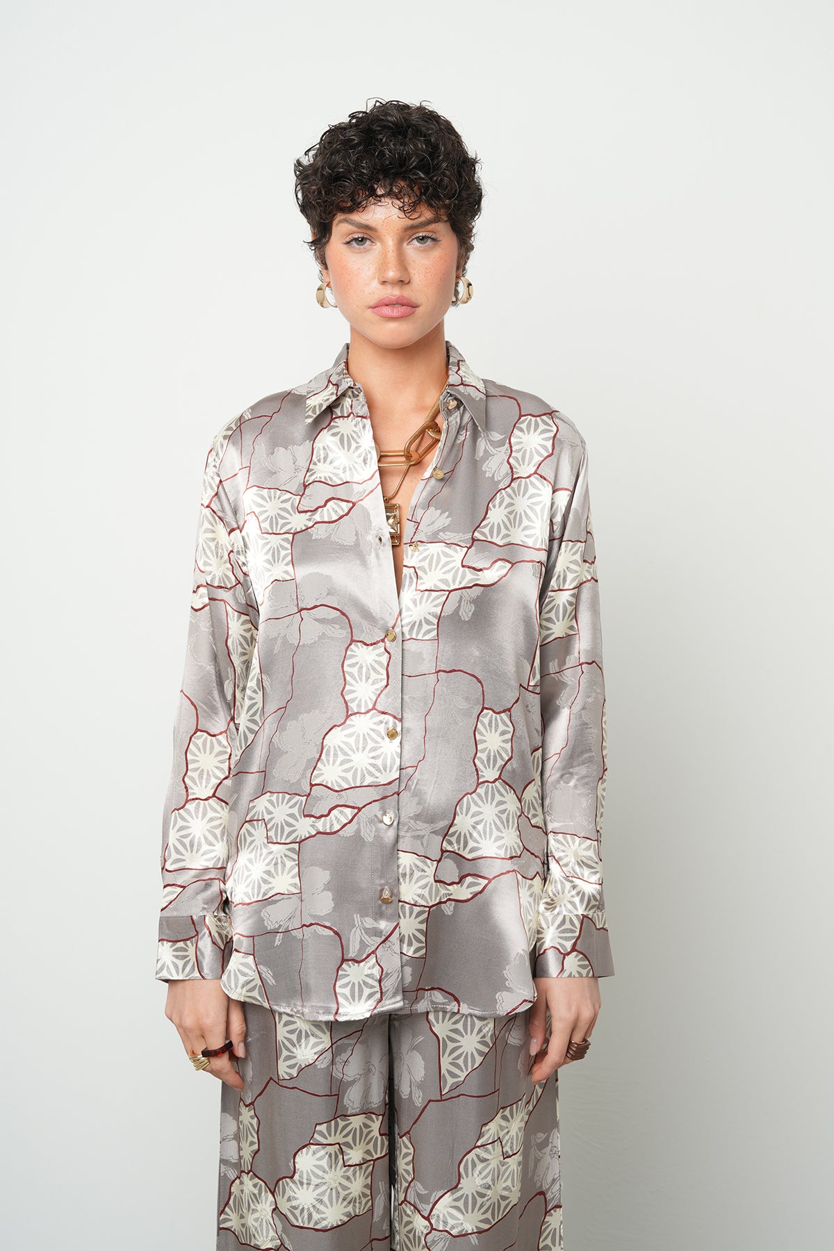 Desenli Saten Gömlek