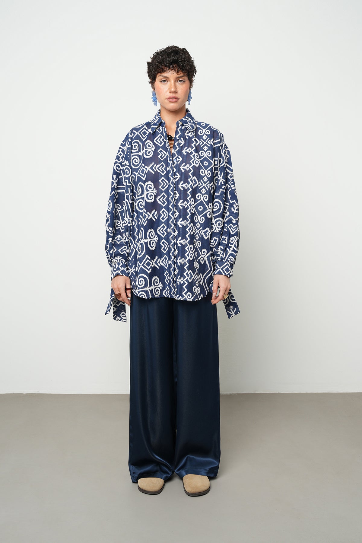 Orfeonegro Koldan Bağlama Detaylı Oversize Gömlek Lacivert