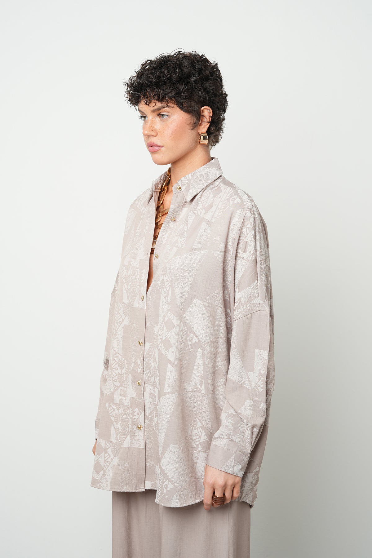 Orfeonegro Geometrik Desenli Düğme Detaylı Oversize Gömlek Bej