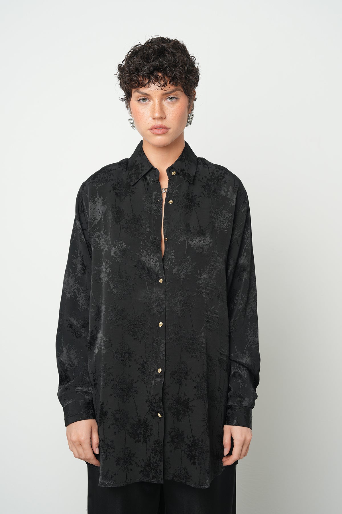 Oversize Siyah Çiçek Desenli Gömlek