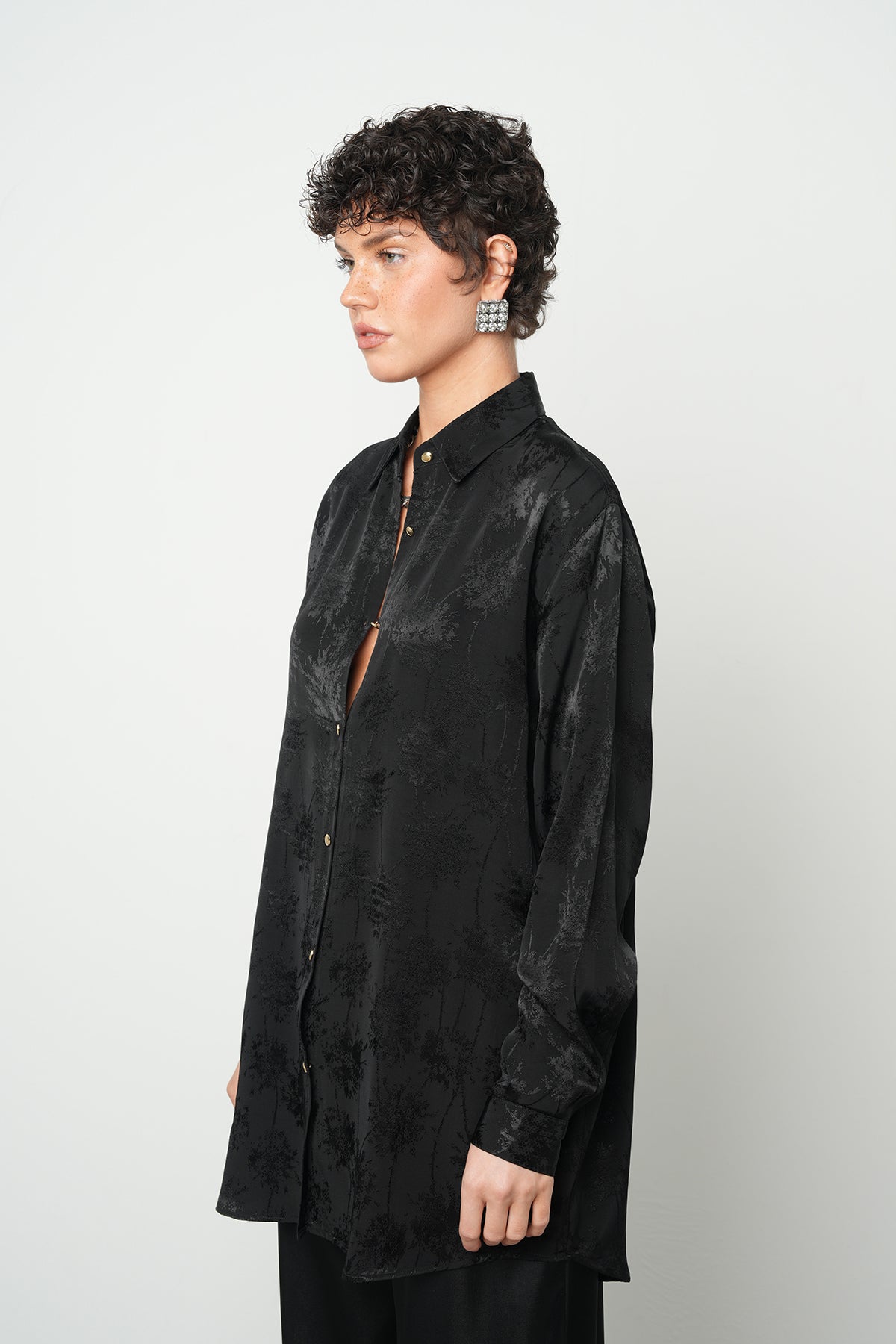 Oversize Siyah Çiçek Desenli Gömlek