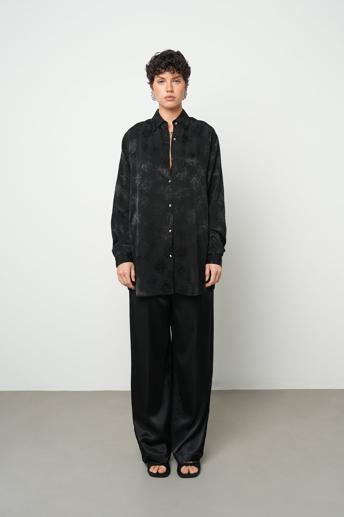 Oversize Siyah Çiçek Desenli Gömlek