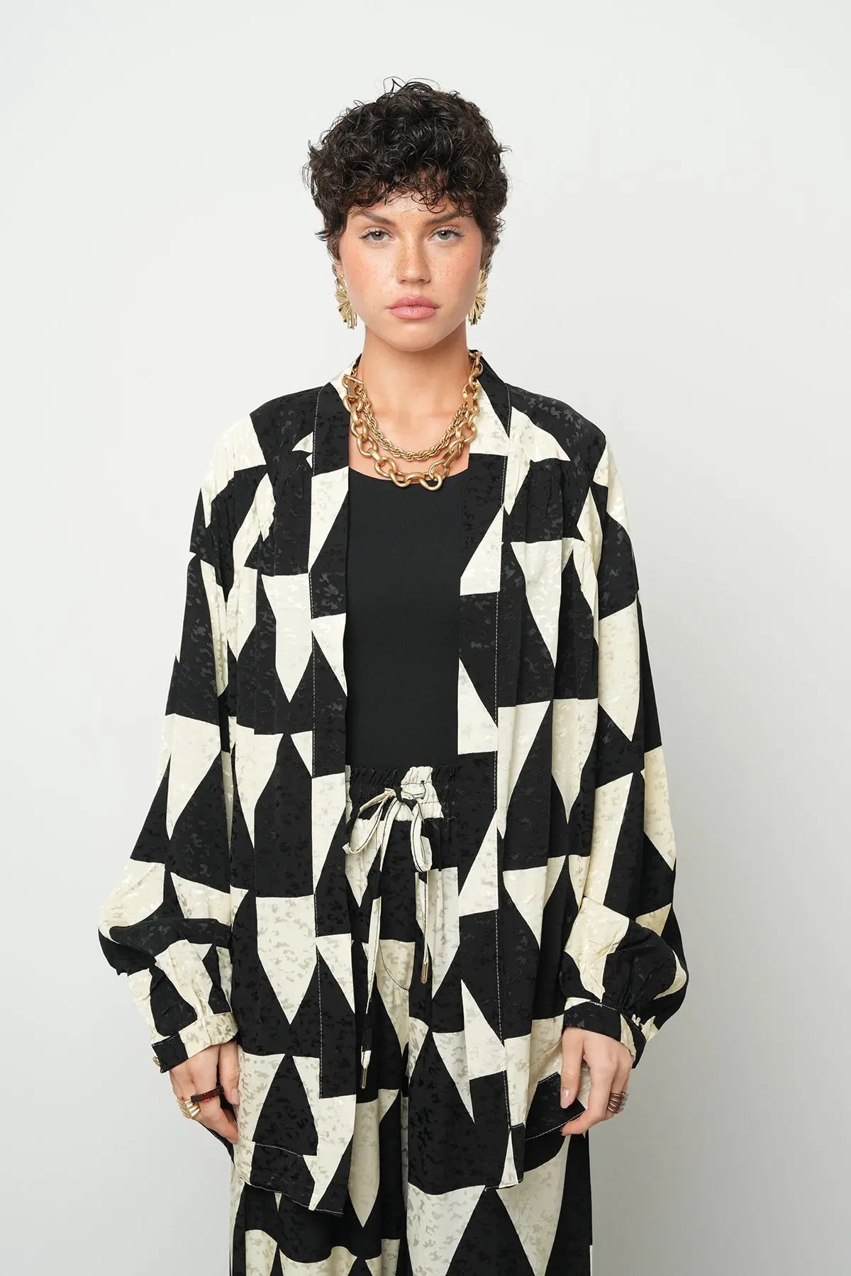 Geometrik Desenli Siyah-Beyaz Kimono ORFEONEGRO