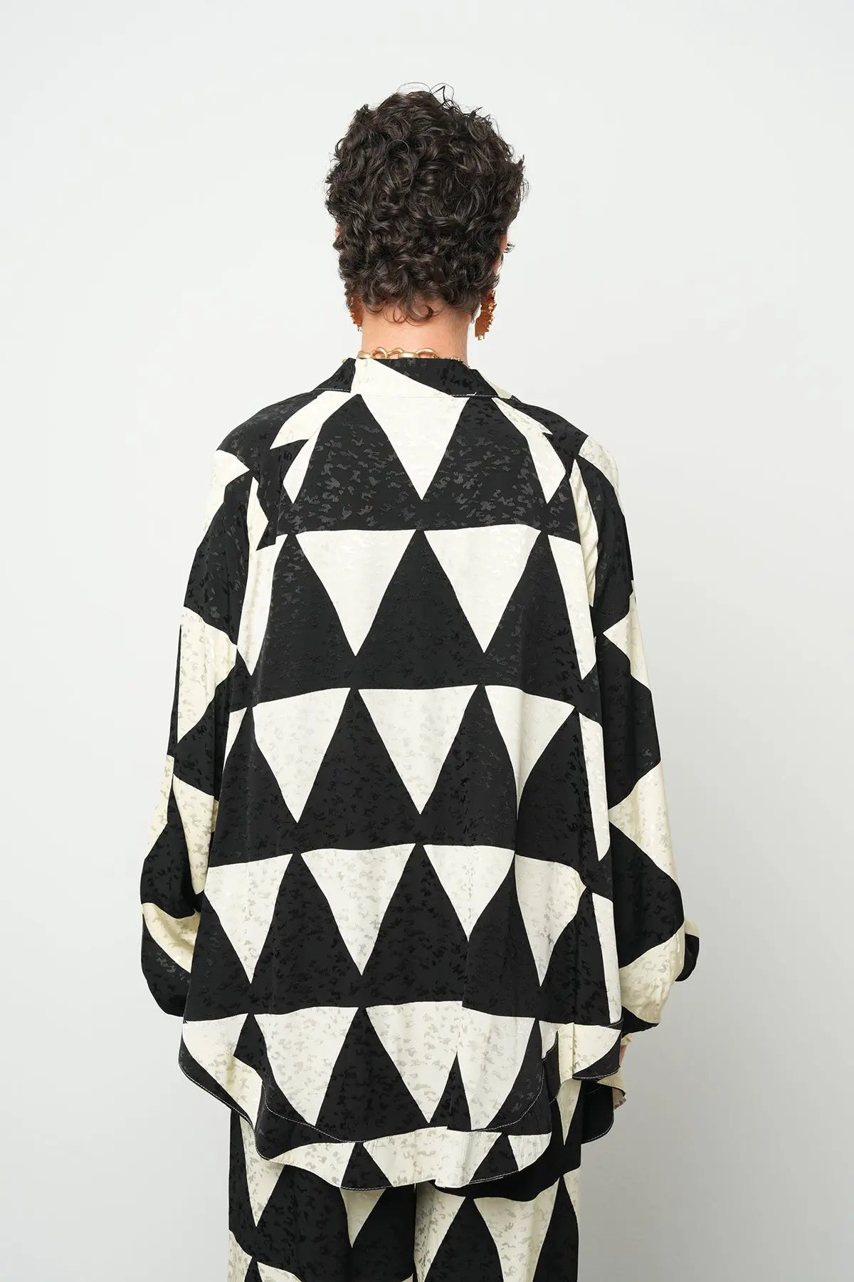 Geometrik Desenli Siyah-Beyaz Kimono ORFEONEGRO