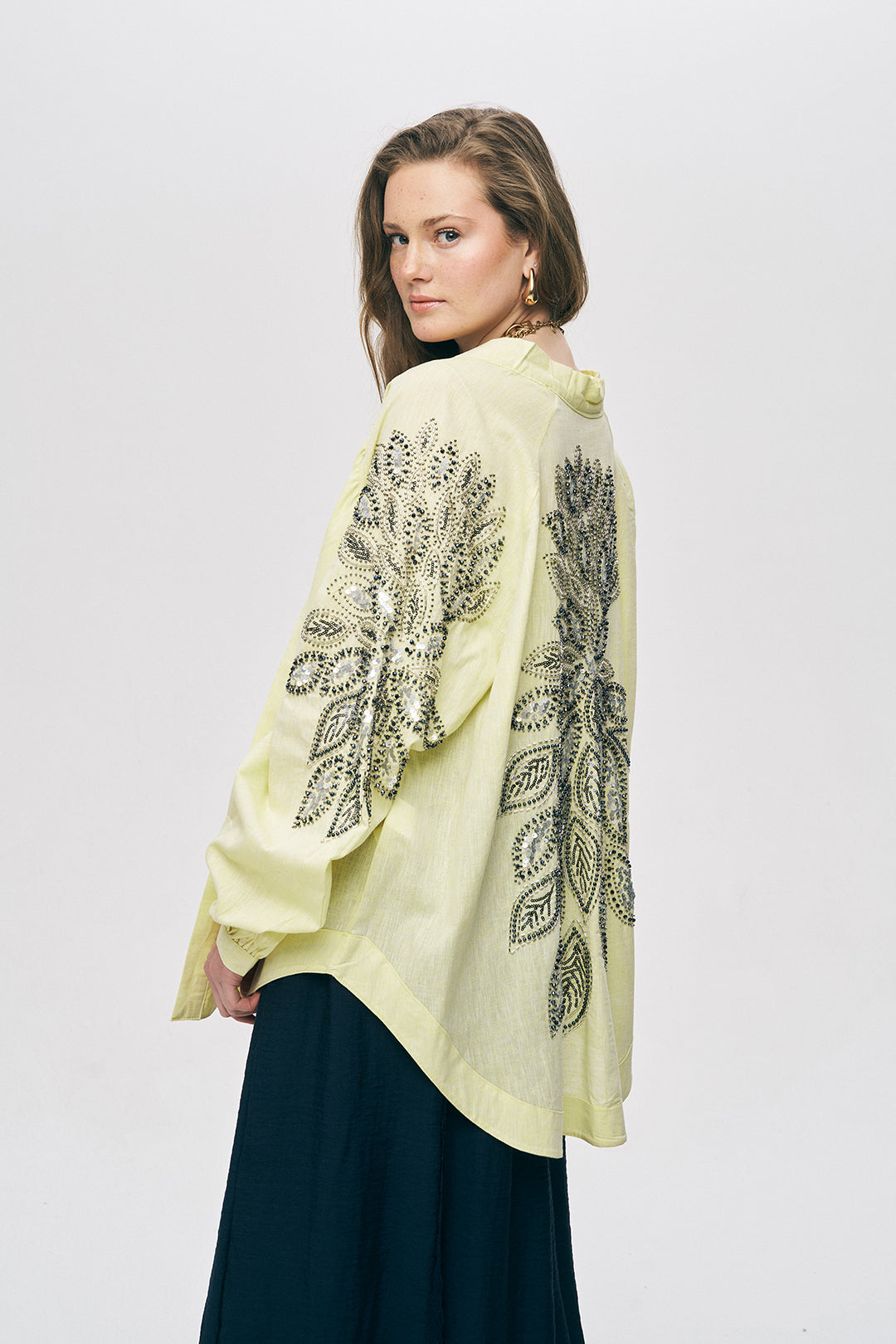 Sarı Sırtı Nakış ve Pul İşlemeli Oversize Kimono