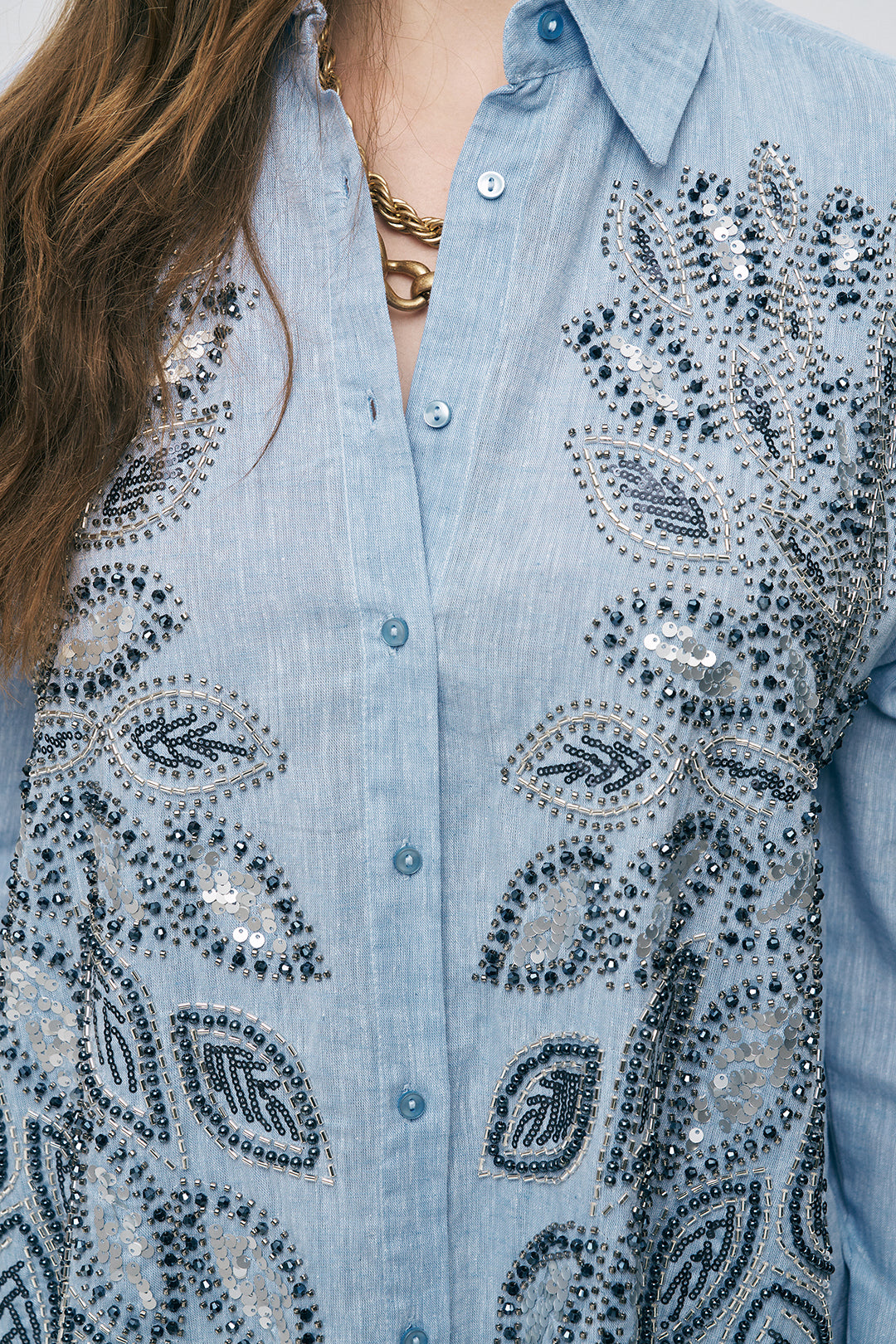 Açık Mavi Pul ve Boncuk İşlemeli Gömlek