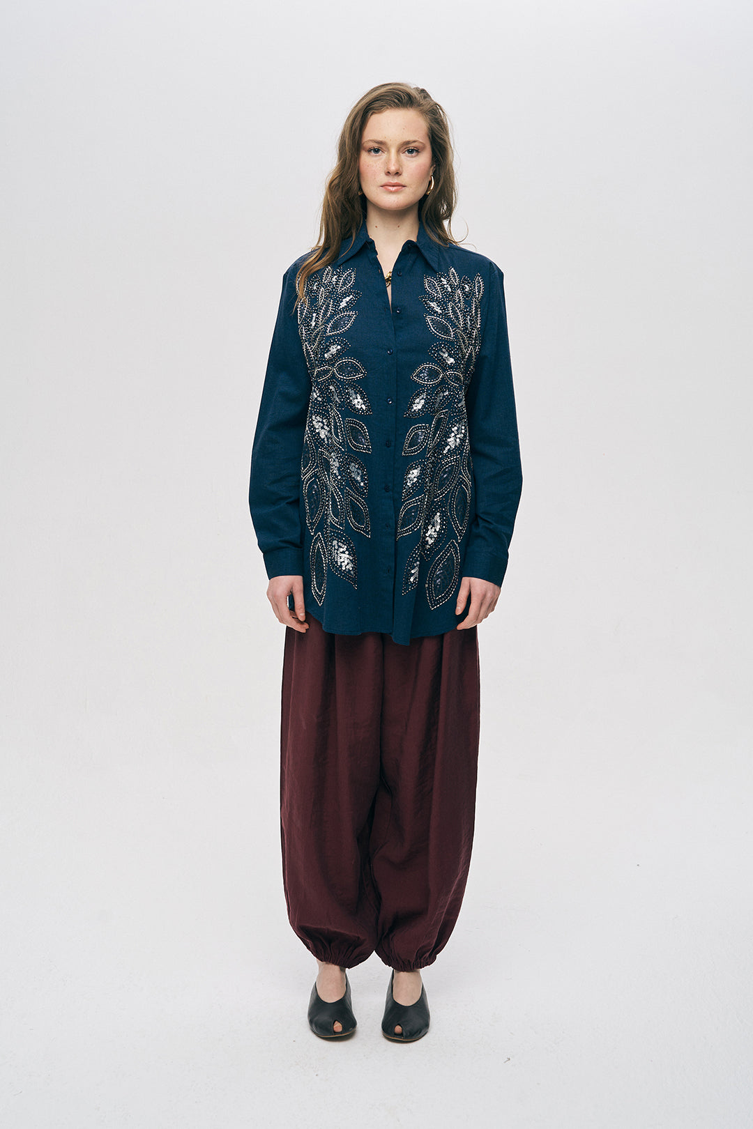 Lacivert Pul ve Boncuk İşlemeli Gömlek