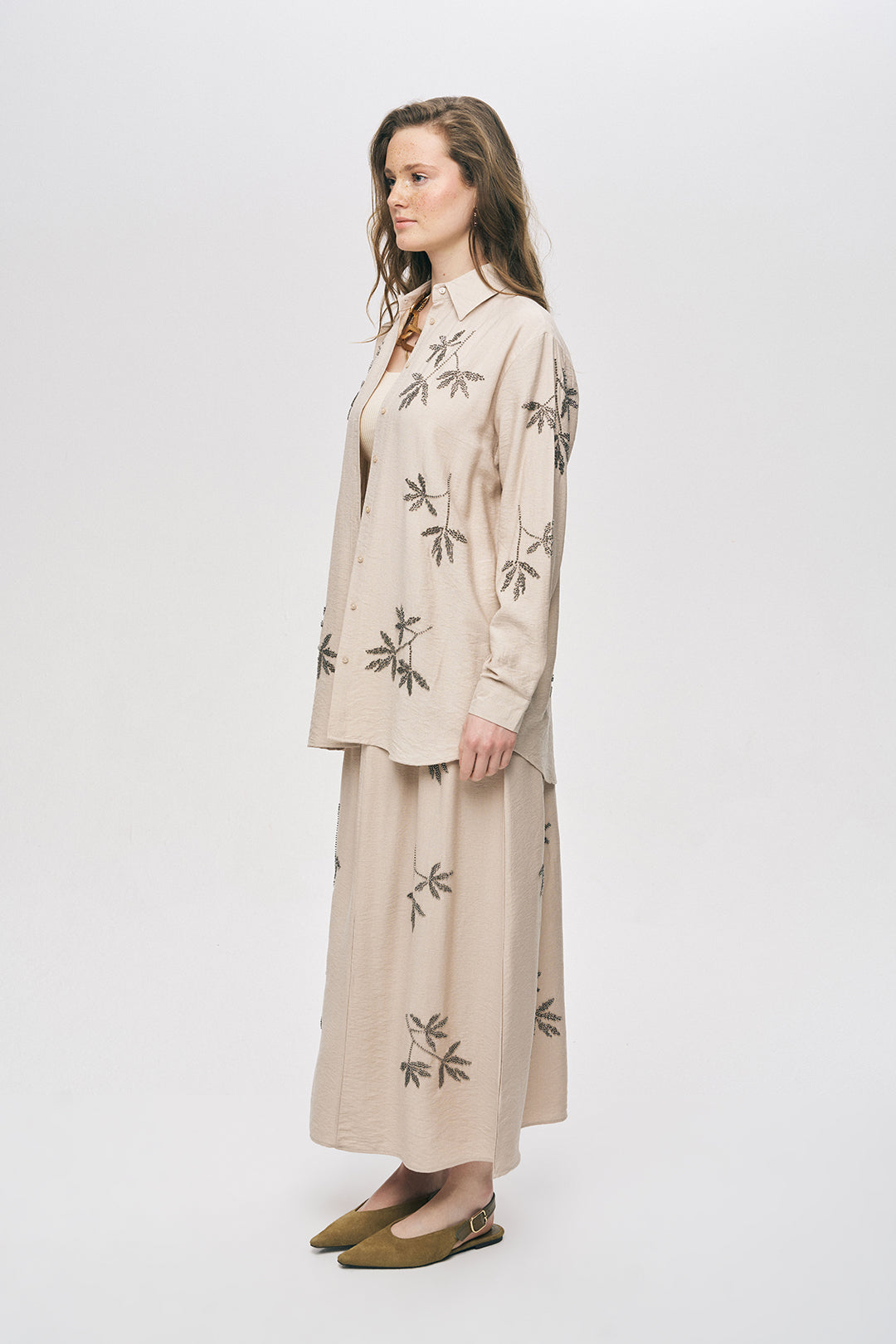 Orfeonegro Açık Bej Yaprak Nakışlı Oversize Gömlek