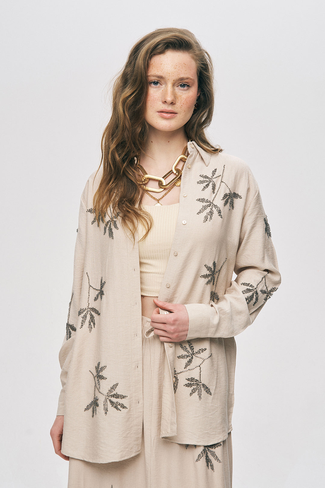 Orfeonegro Açık Bej Yaprak Nakışlı Oversize Gömlek