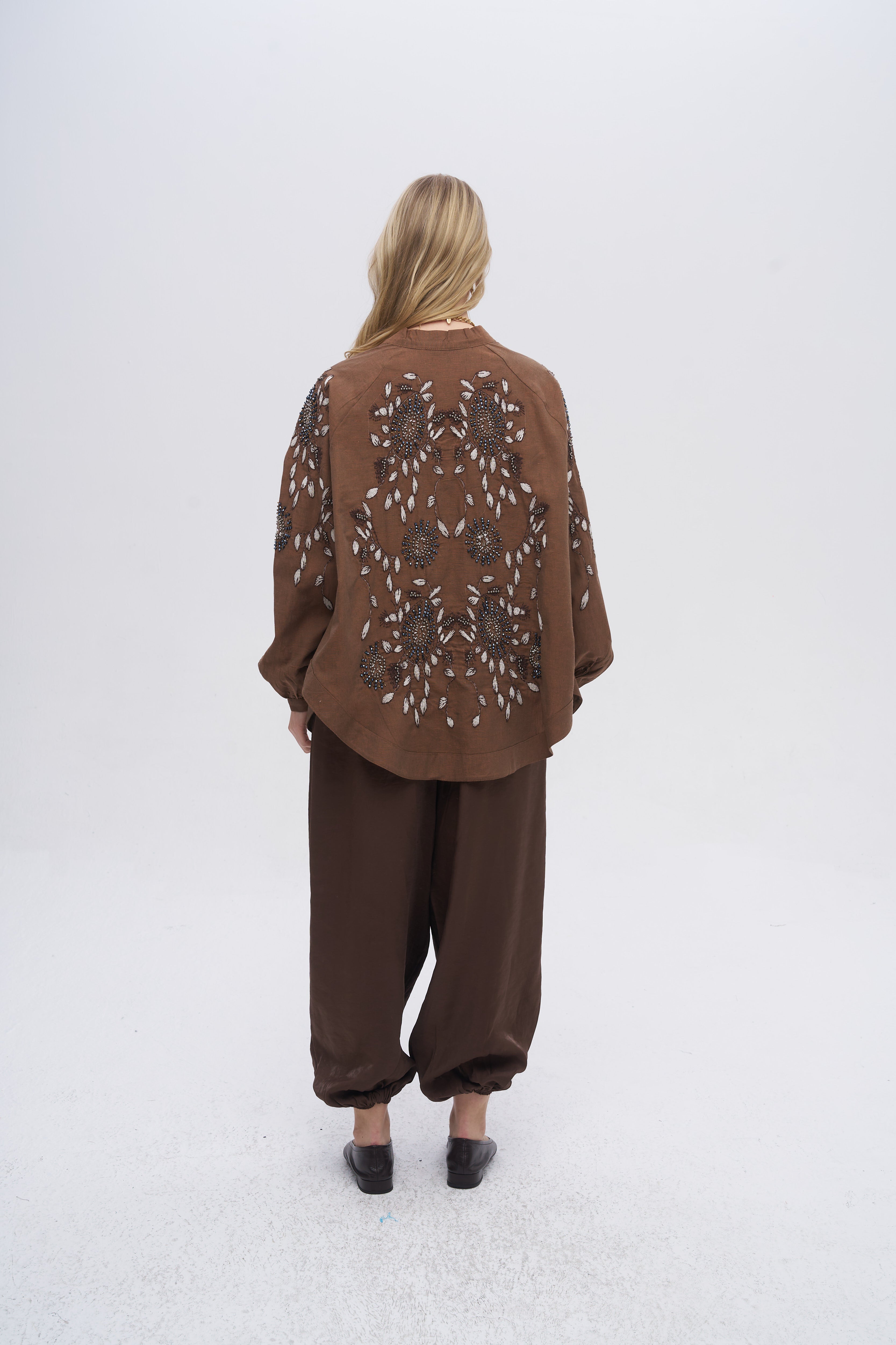 Kolu ve Sırtı İşlemeli Oversize Kimono Kahve