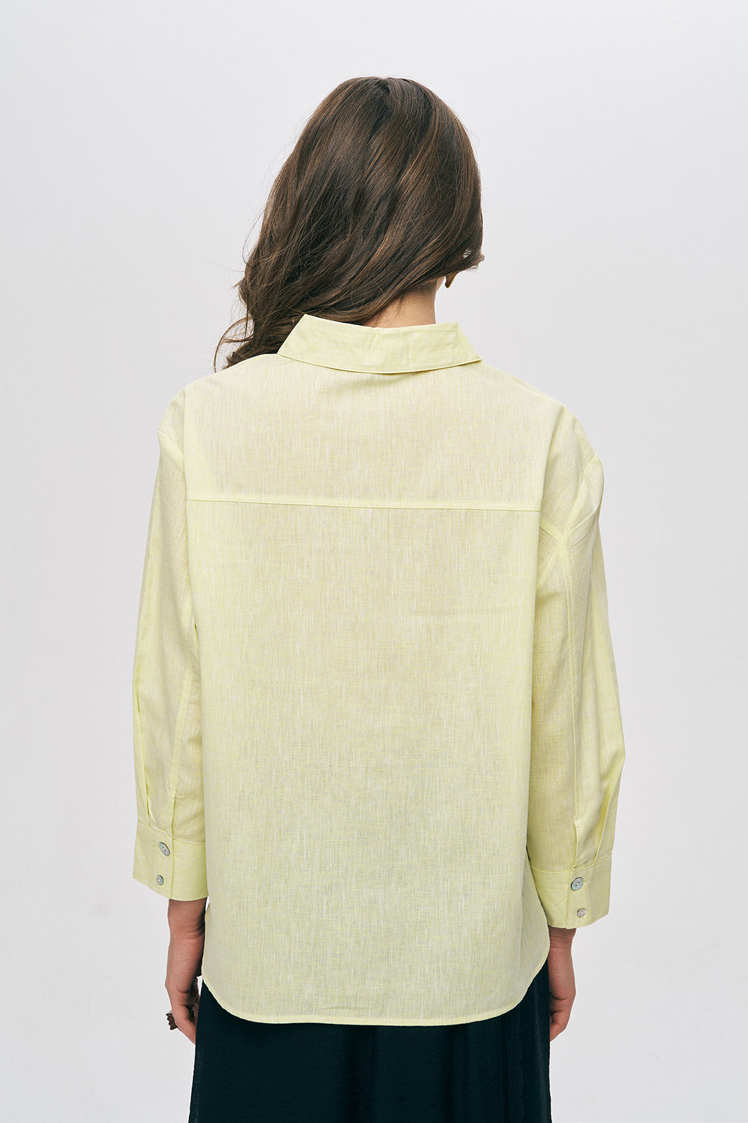 Sedef Düğme Detaylı Sarı Keten Gömlek