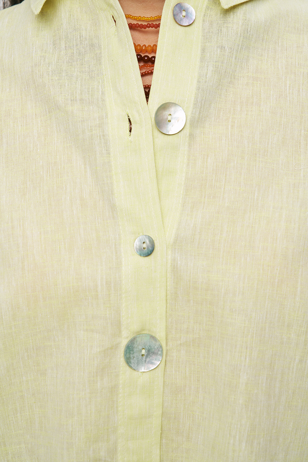 Sedef Düğme Detaylı Sarı Keten Gömlek