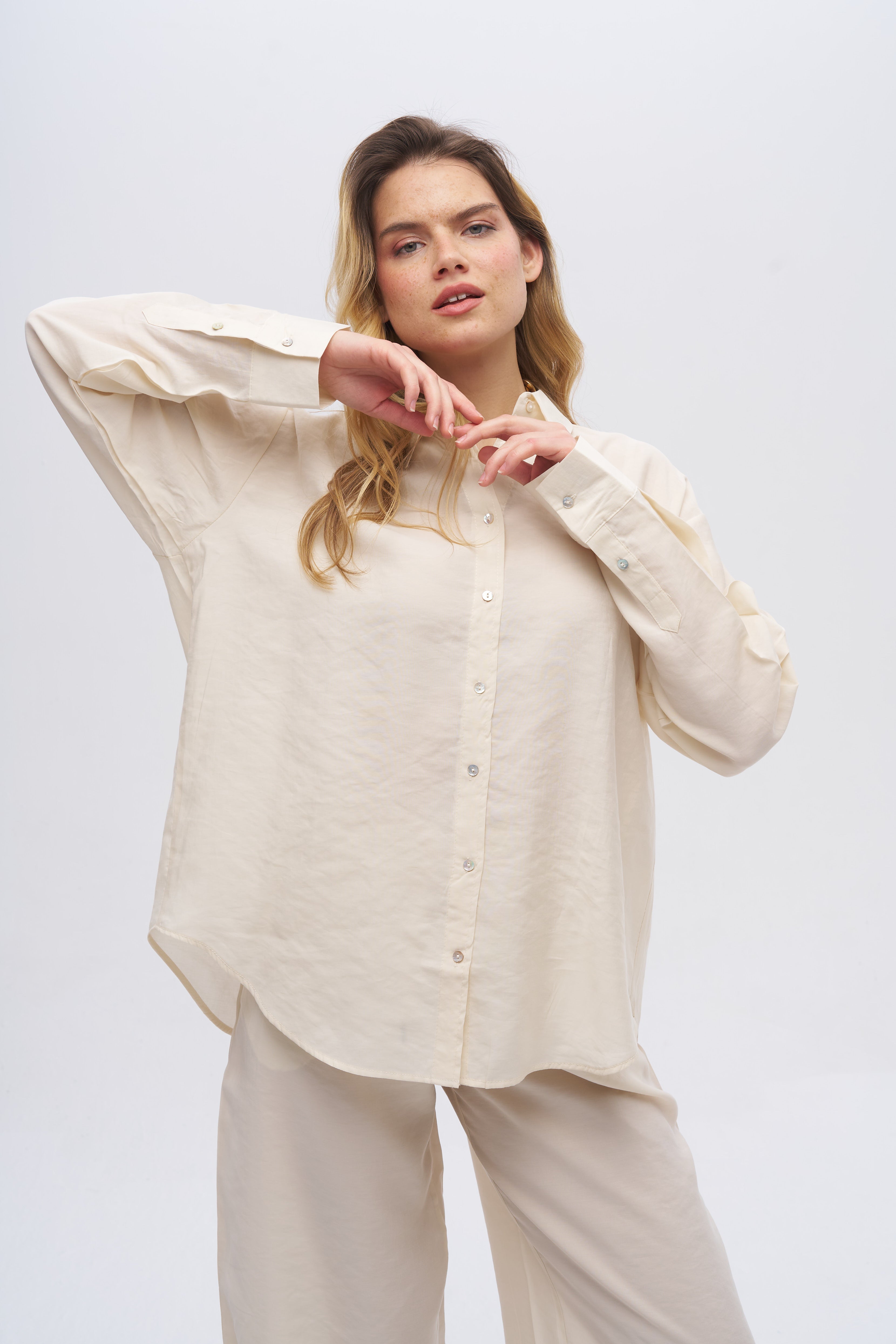 Orfeonegro Ekru Oversize Basic Uzun Kollu Gömlek