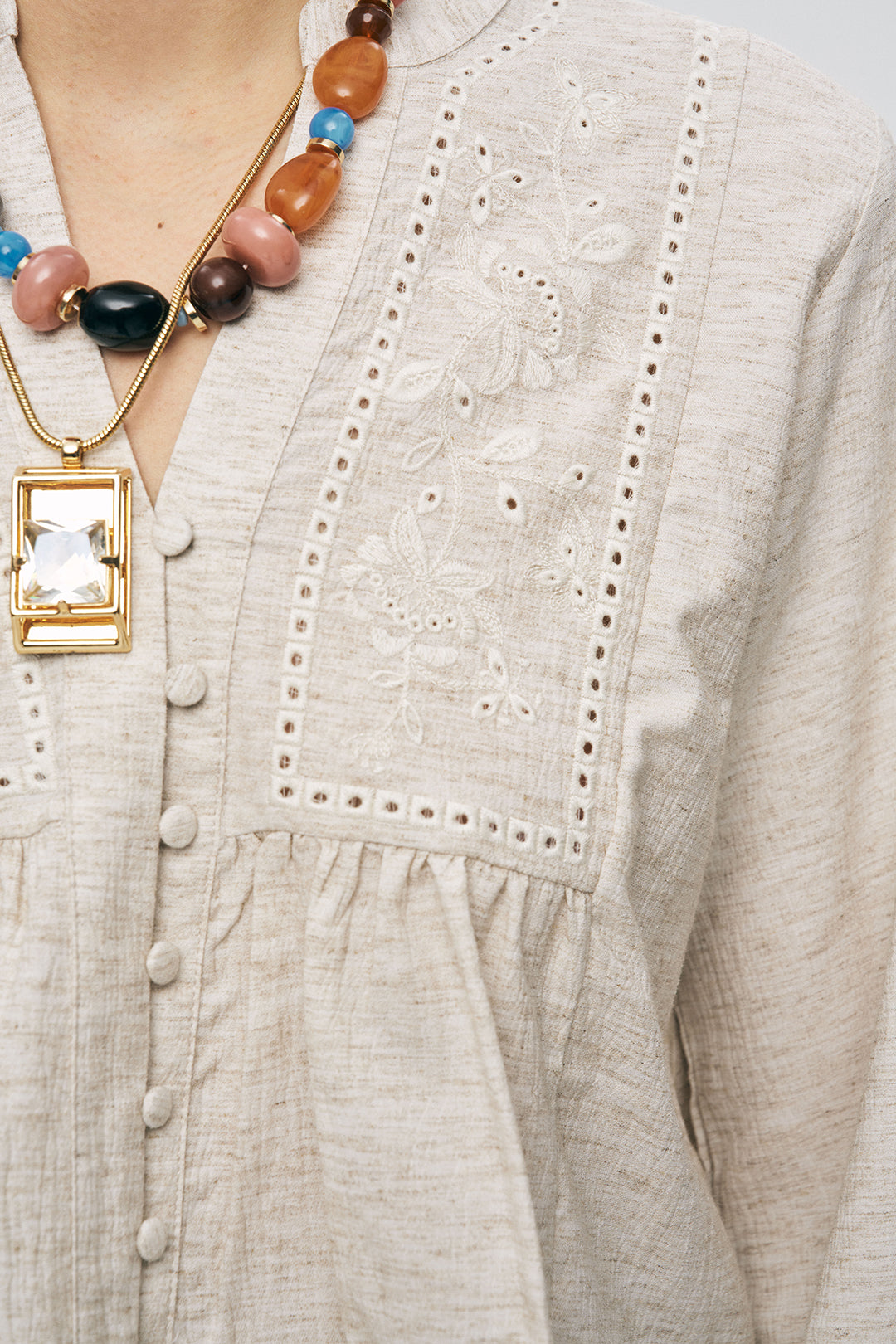 Orfeonegro Fisto Nakışlı ve Düğmeli V Yaka Krem Bluz