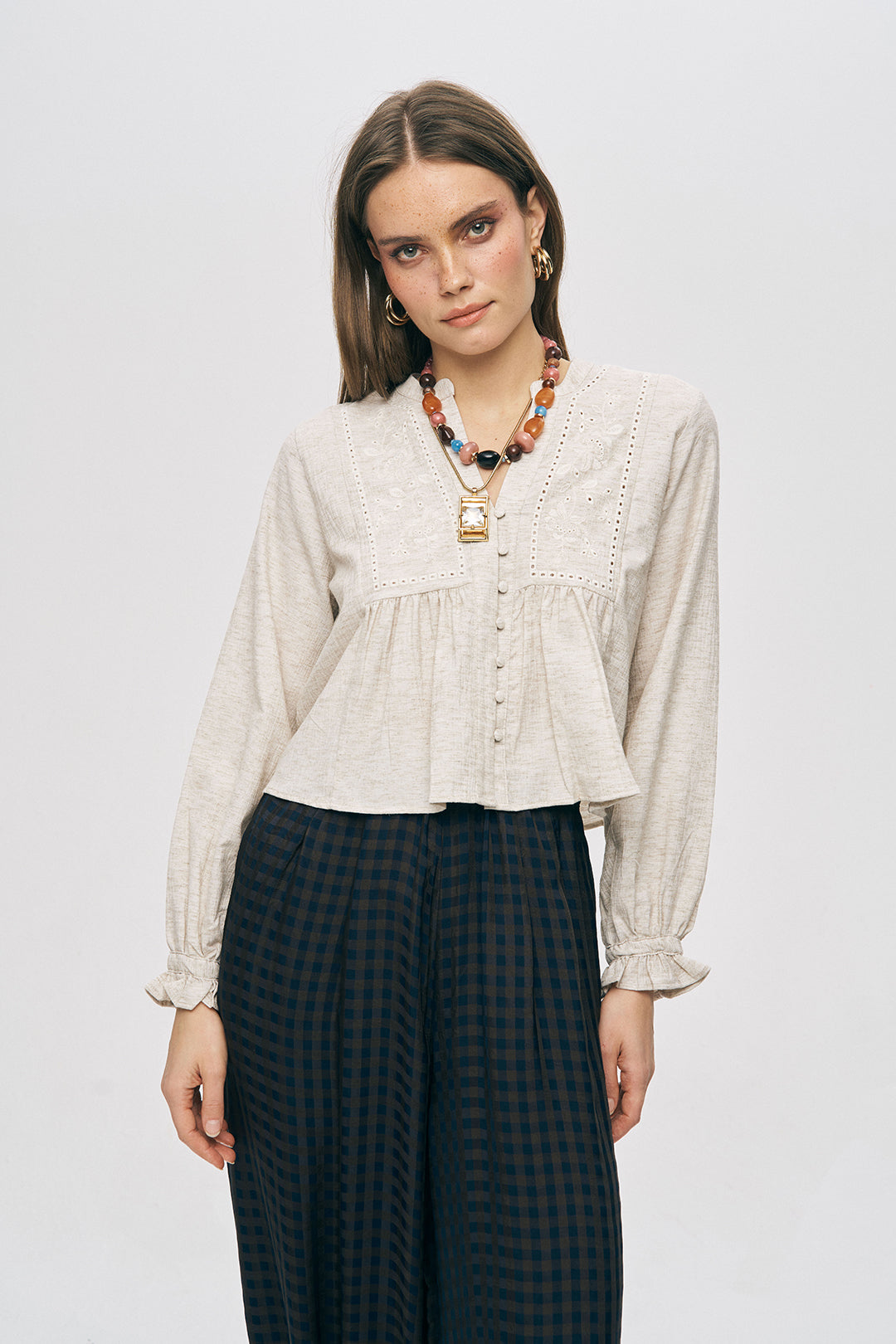 Orfeonegro Fisto Nakışlı ve Düğmeli V Yaka Krem Bluz