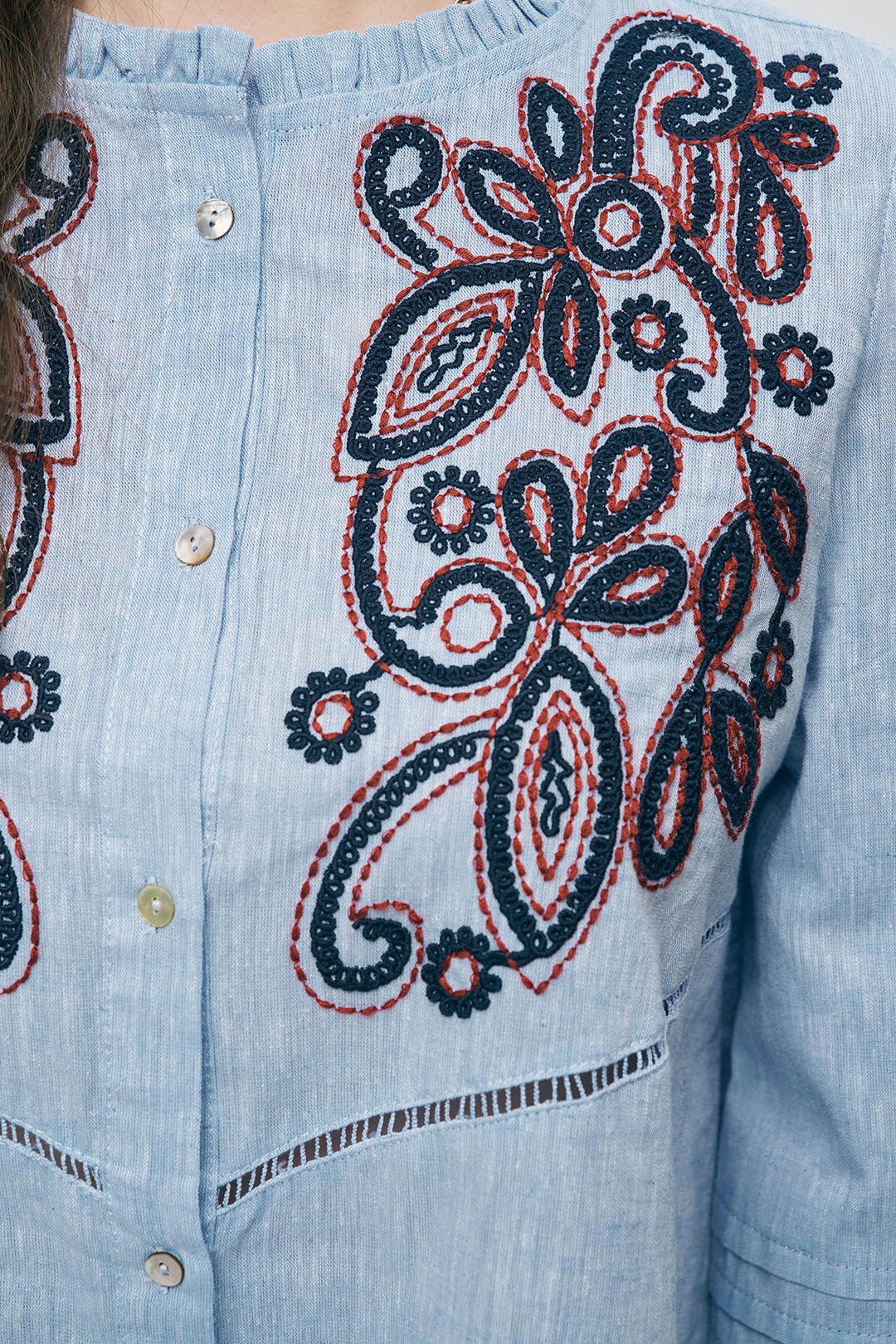 Orfeonegro Etnik Nakış İşlemeli ve Ajurlu Mavi Keten Karışımlı Gömlek