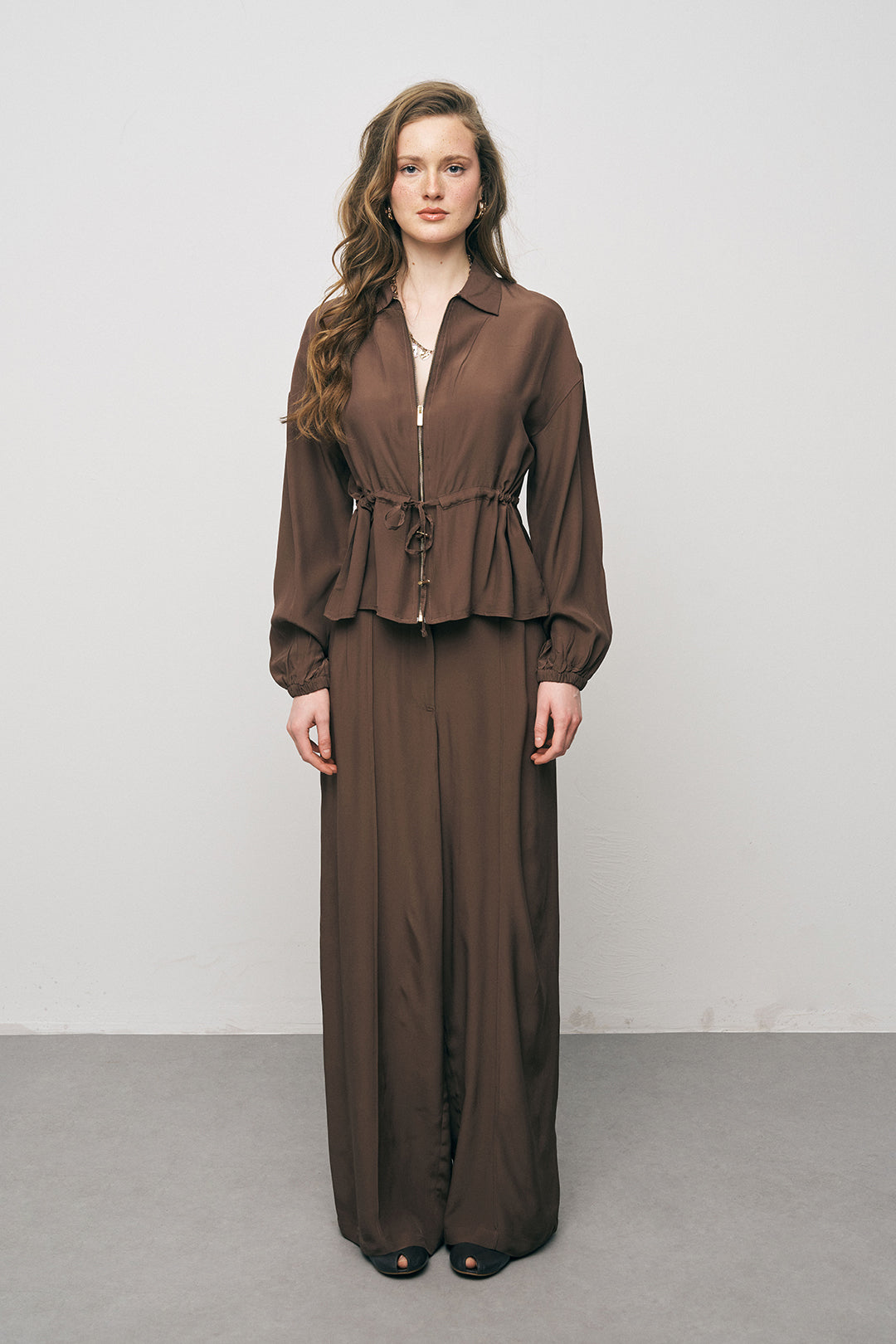 Beli Büzgülü ve Bağcıklı Kahve Fermuarlı Şık Ceket Gömlek