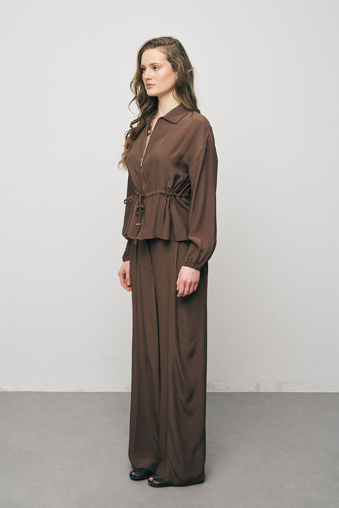 Beli Büzgülü ve Bağcıklı Kahve Fermuarlı Şık Ceket Gömlek