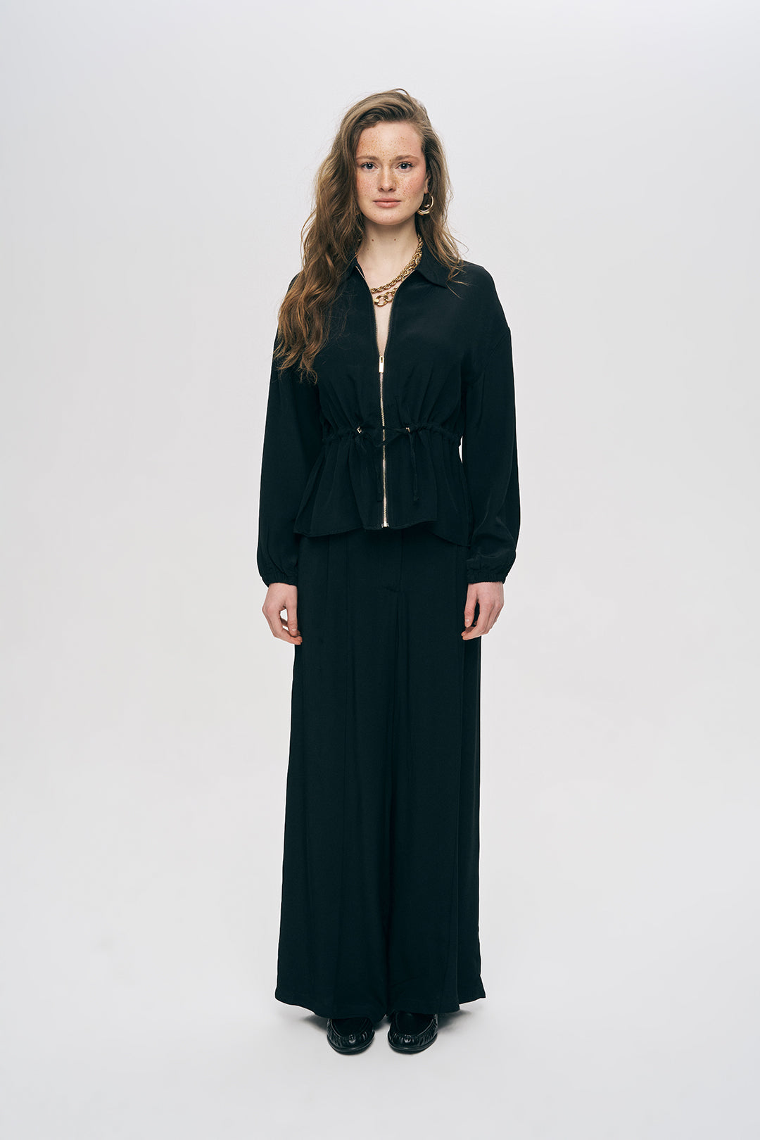 Beli Büzgülü ve Bağcıklı Siyah Fermuarlı Şık Ceket Gömlek