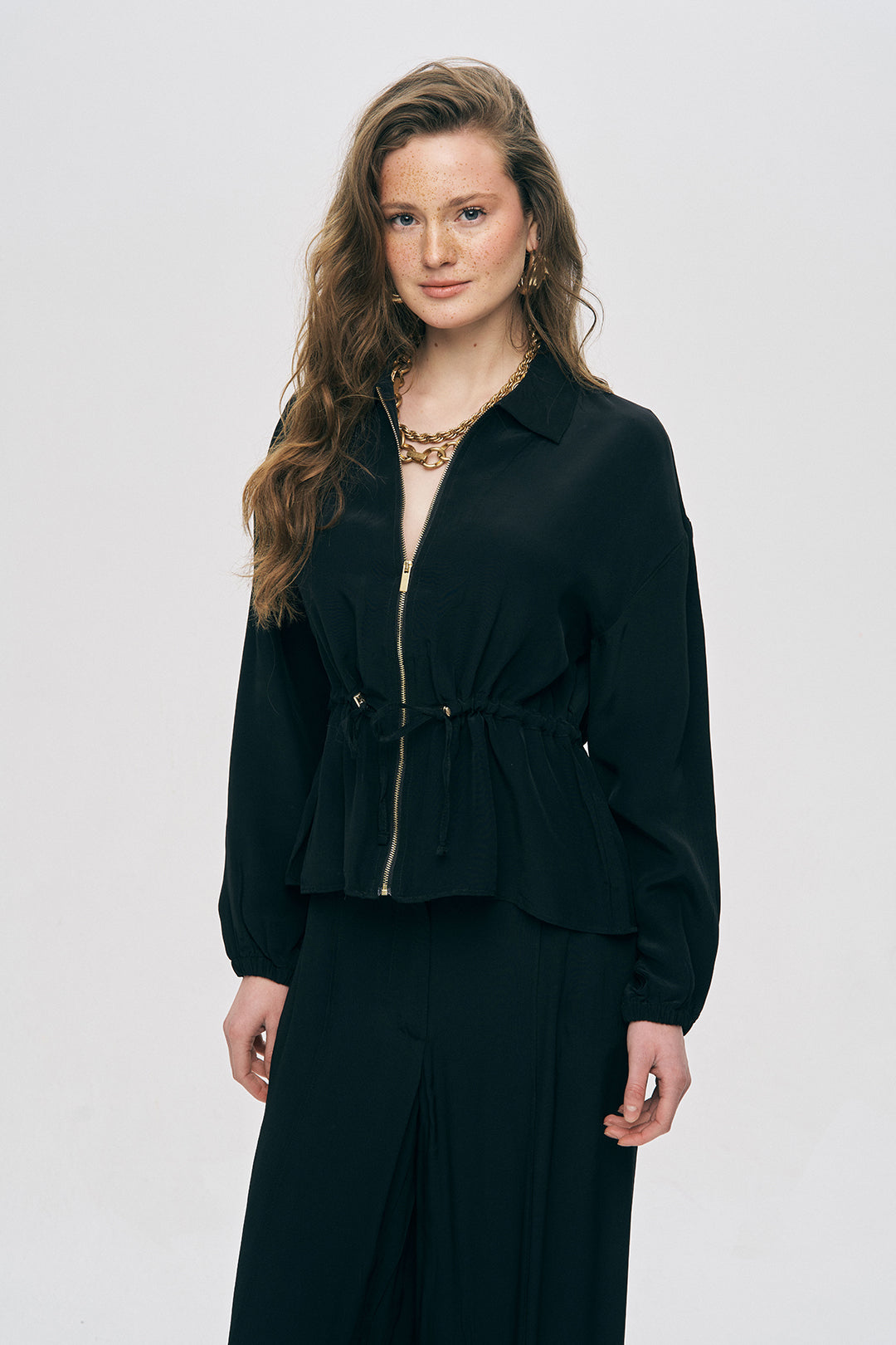 Beli Büzgülü ve Bağcıklı Siyah Fermuarlı Şık Ceket Gömlek