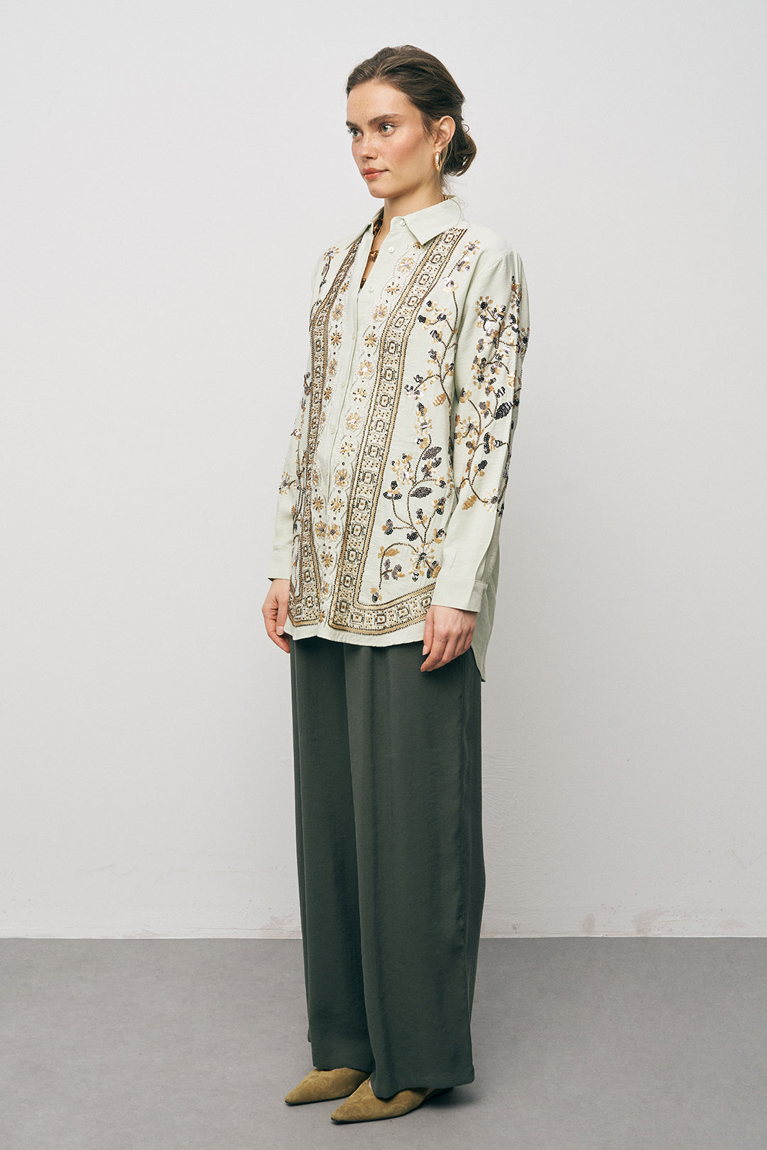 Orfeonegro Özel Tasarım Payet ve Boncuk İşlemeli Oversize Gömlek Mint