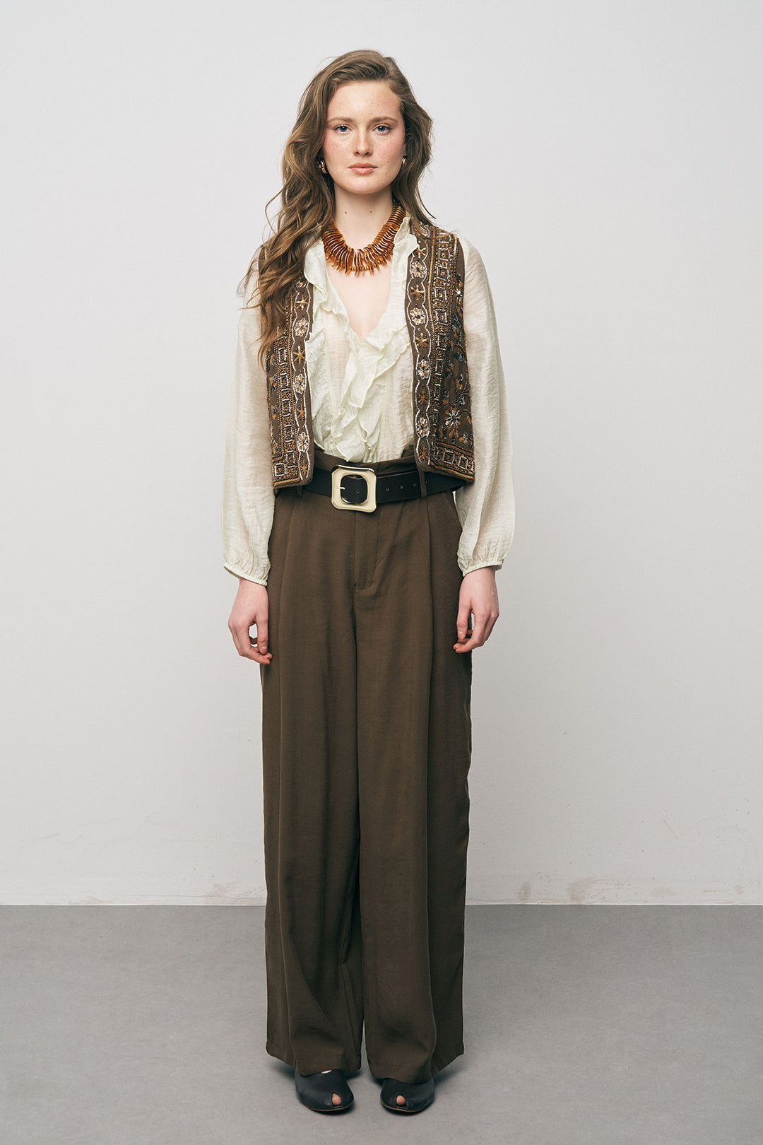 Orfeonegro Nakış ve Boncuk İşlemeli Kahverengi Kısa Yelek