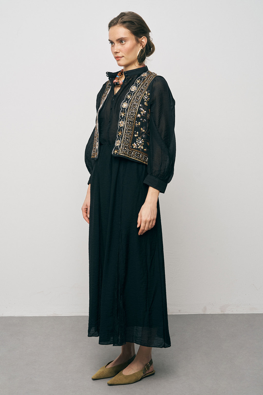 Orfeonegro Nakış ve Boncuk İşlemeli Siyah Kısa Yelek