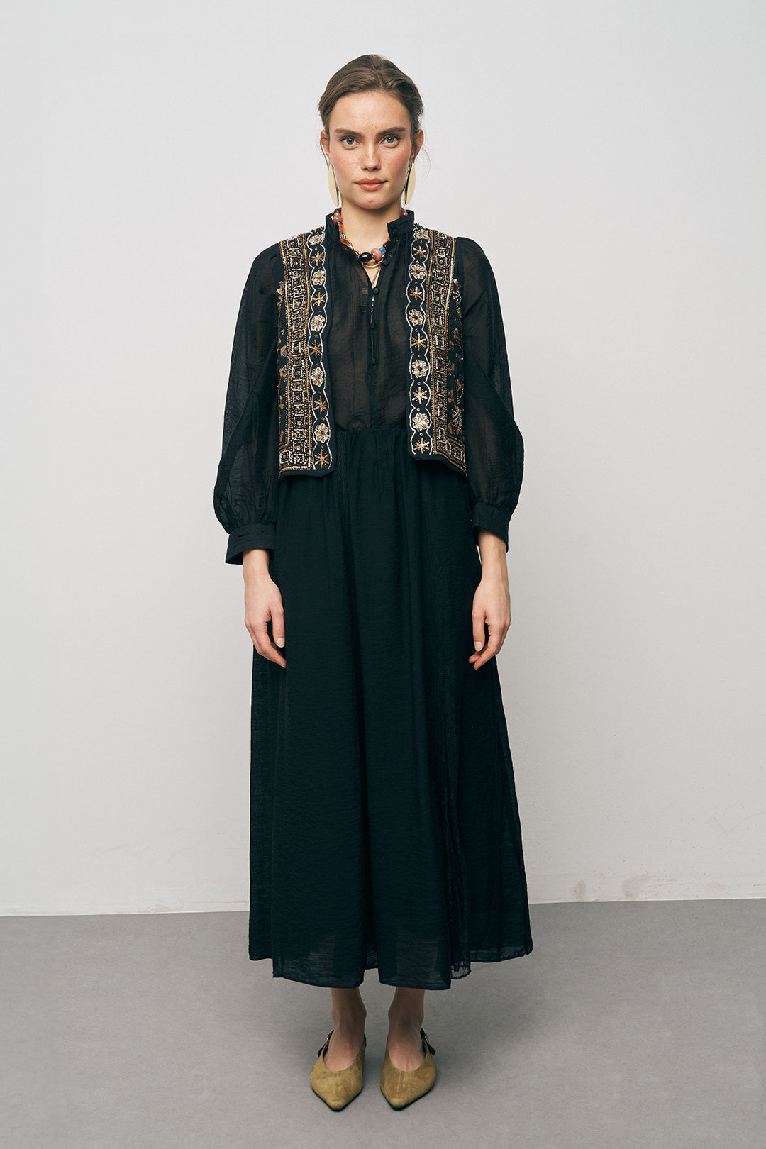 Orfeonegro Nakış ve Boncuk İşlemeli Siyah Kısa Yelek