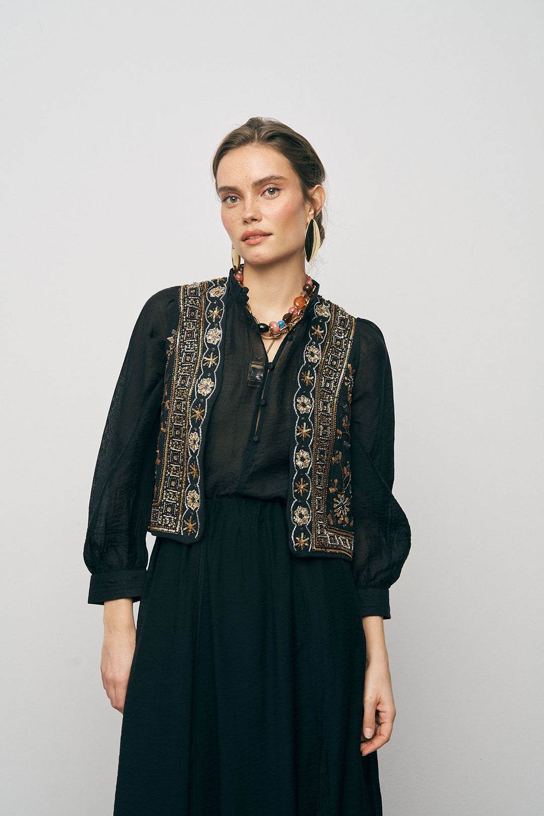 Orfeonegro Nakış ve Boncuk İşlemeli Siyah Kısa Yelek