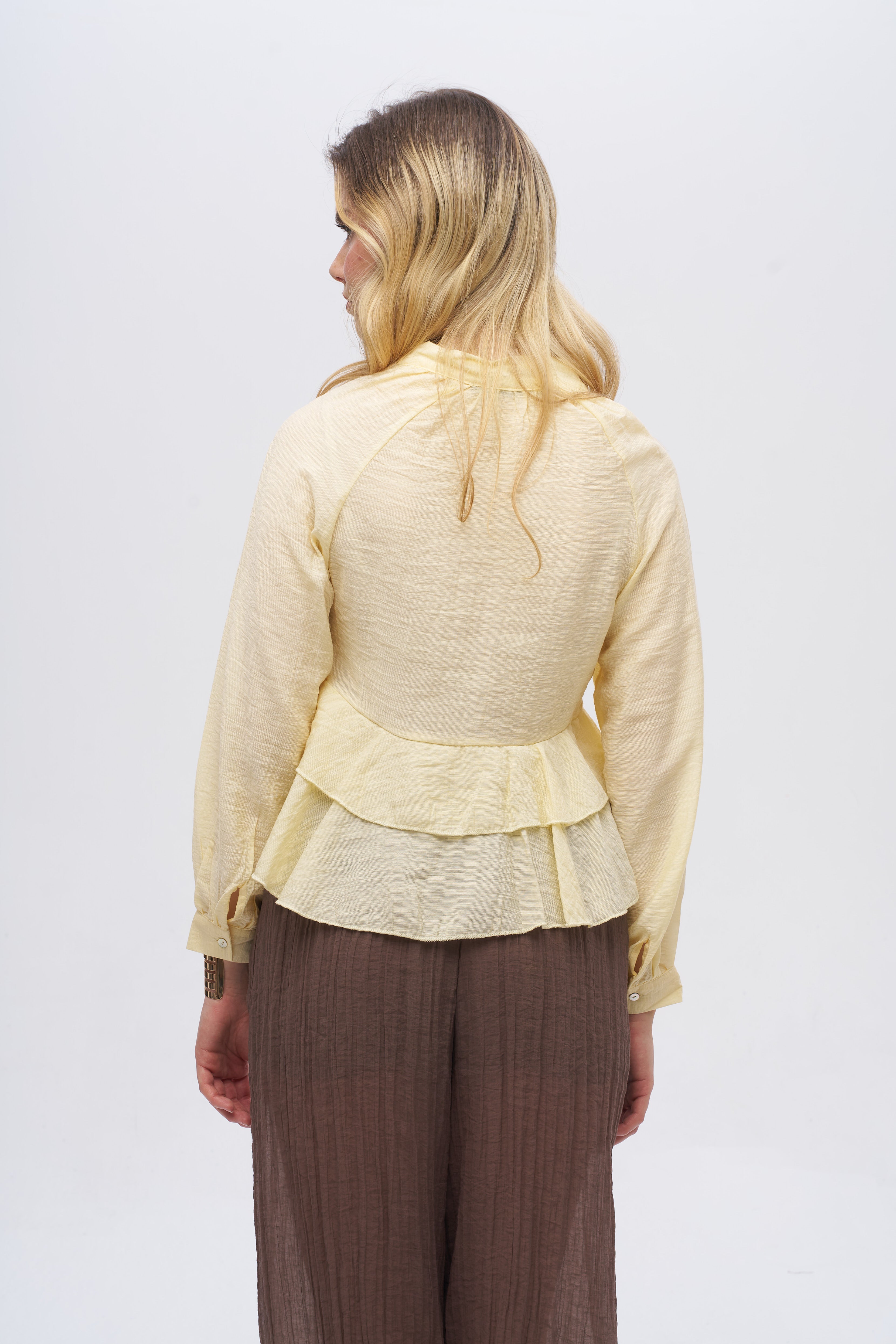 Önden Düğmeli Katlı Fırfır Detaylı Dokulu Bluz Sarı