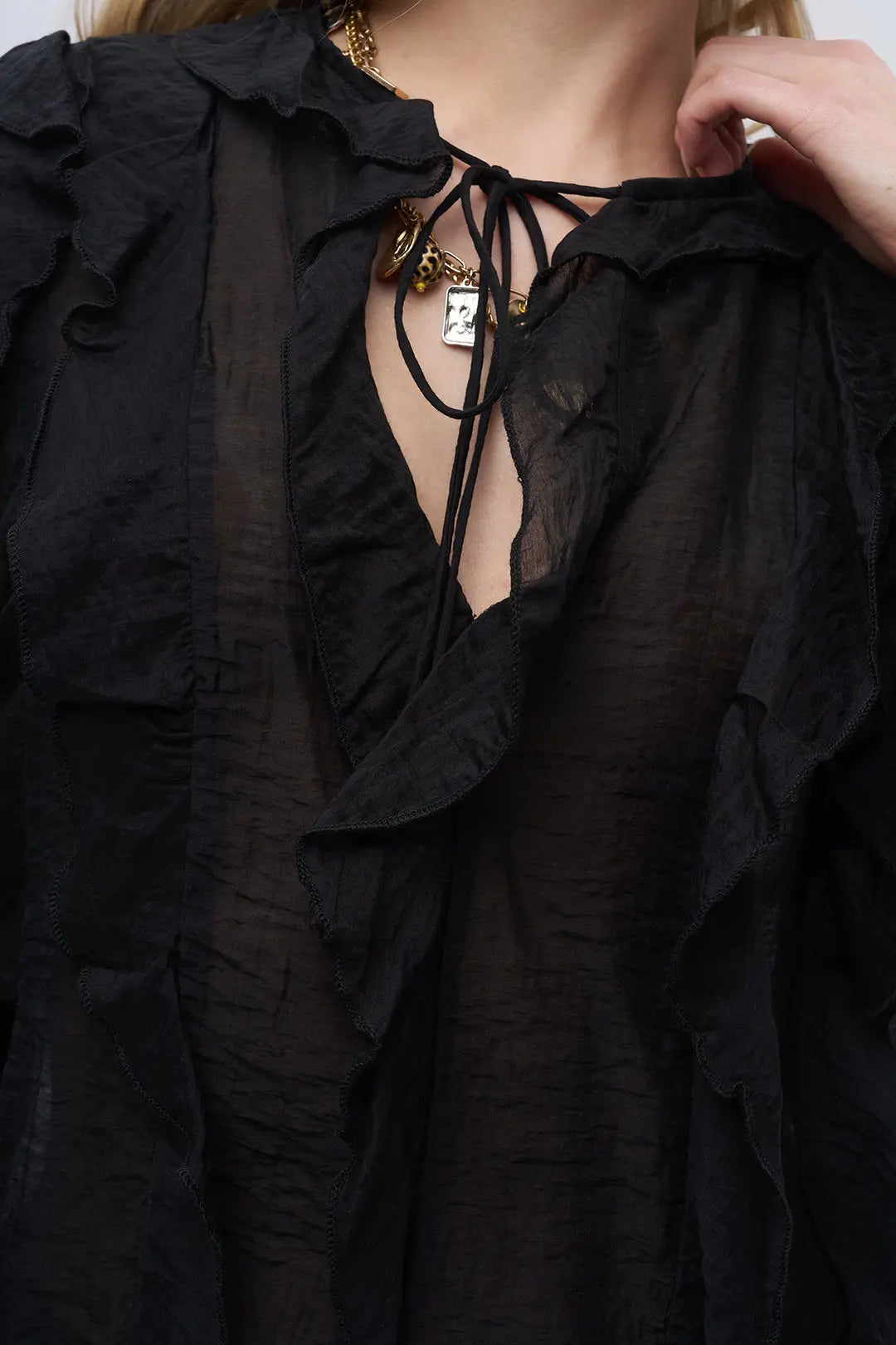 İple Ayarlanabilir Yaka Fırfır Detaylı Bluz Siyah ORFEONEGRO