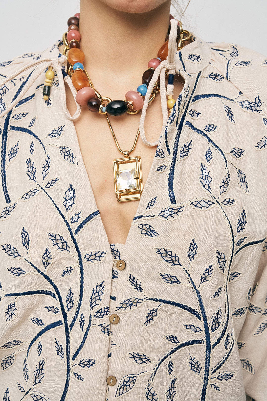 Nakış İşlemeli Balon Kol Tasarım Bluz Laci