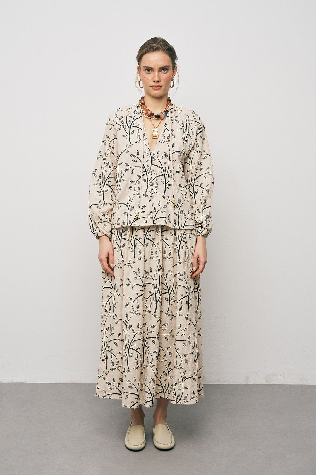 Nakış İşlemeli Balon Kol Tasarım Bluz Siyah