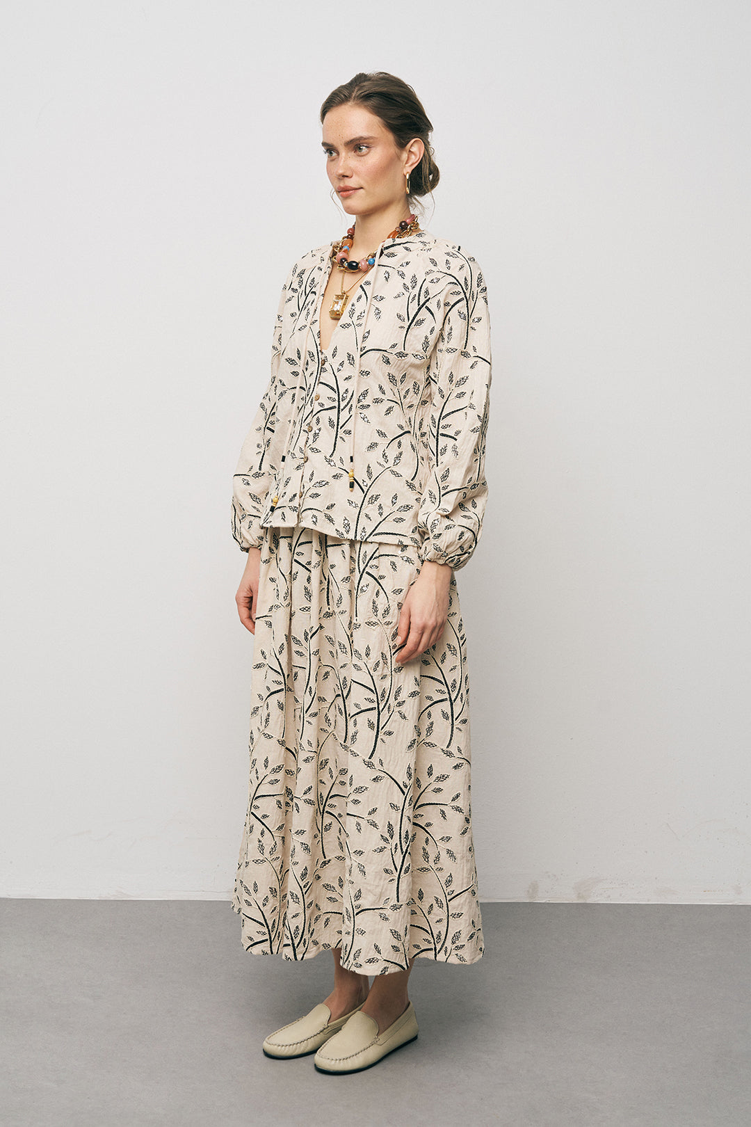 Nakış İşlemeli Balon Kol Tasarım Bluz Siyah