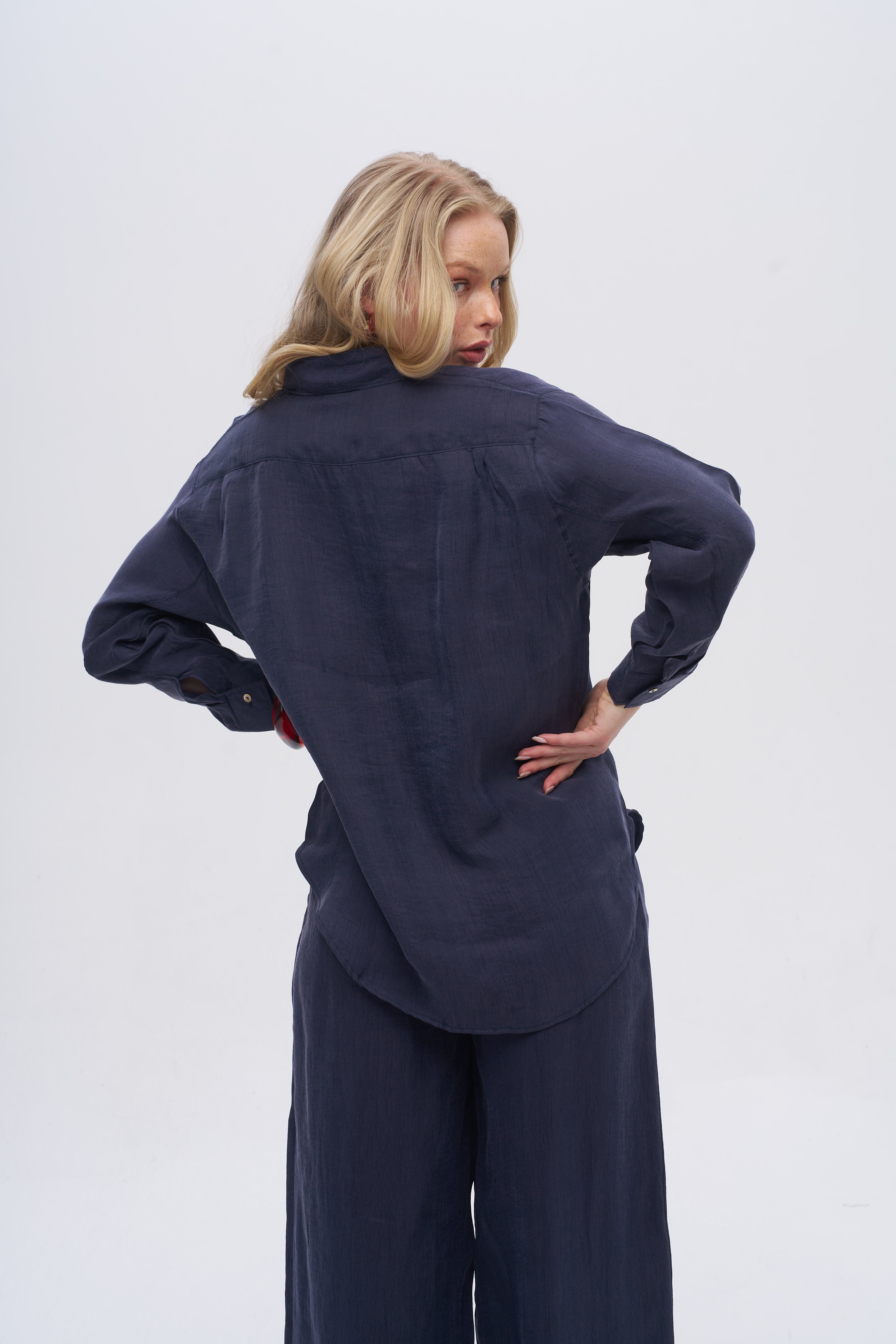 Klasik Yaka Önden Düğmeli Dökümlü Gömlek Laci