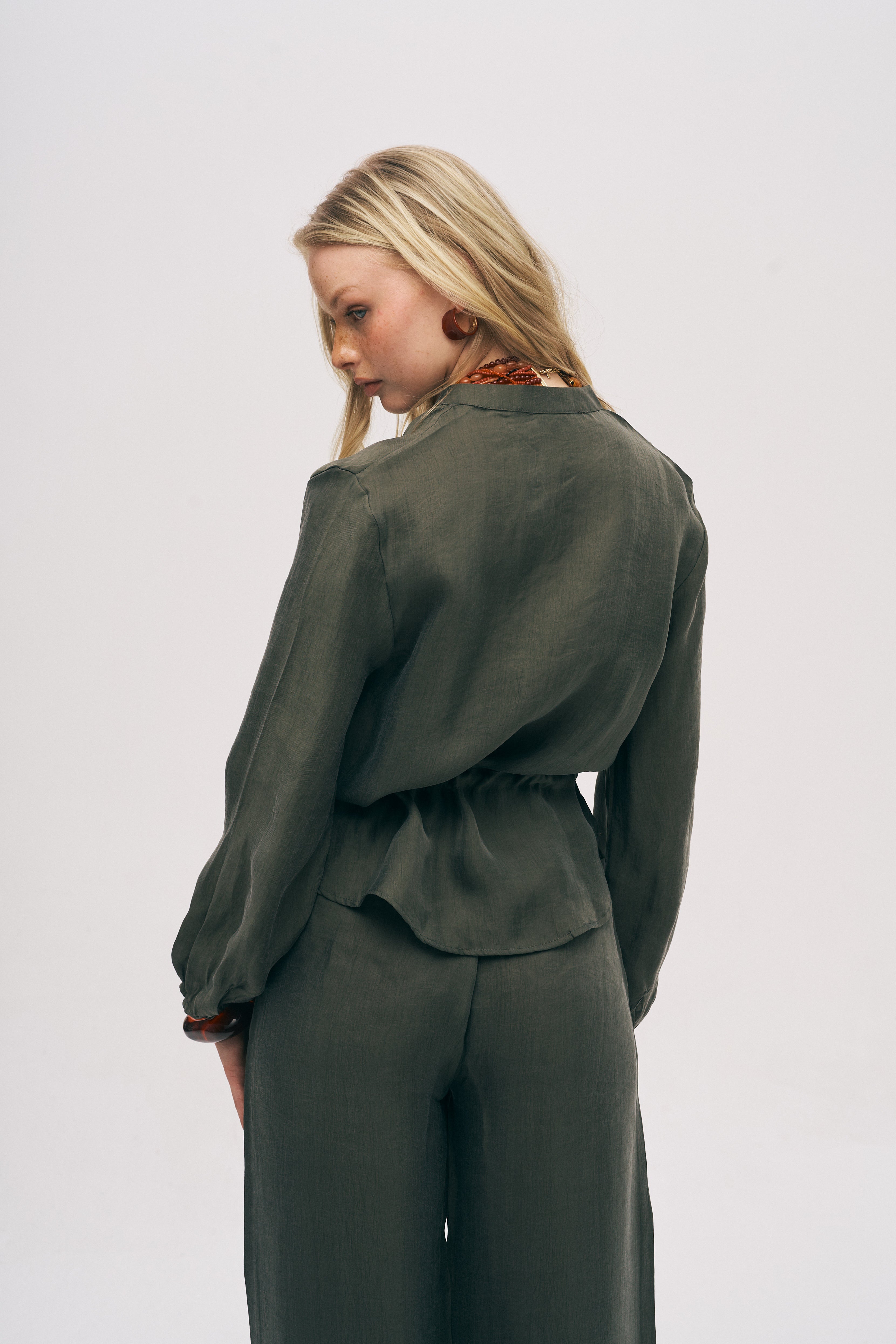 Gömlek Yaka Önden Düğmeli Kısa Kollu Dökümlü Bluz Haki