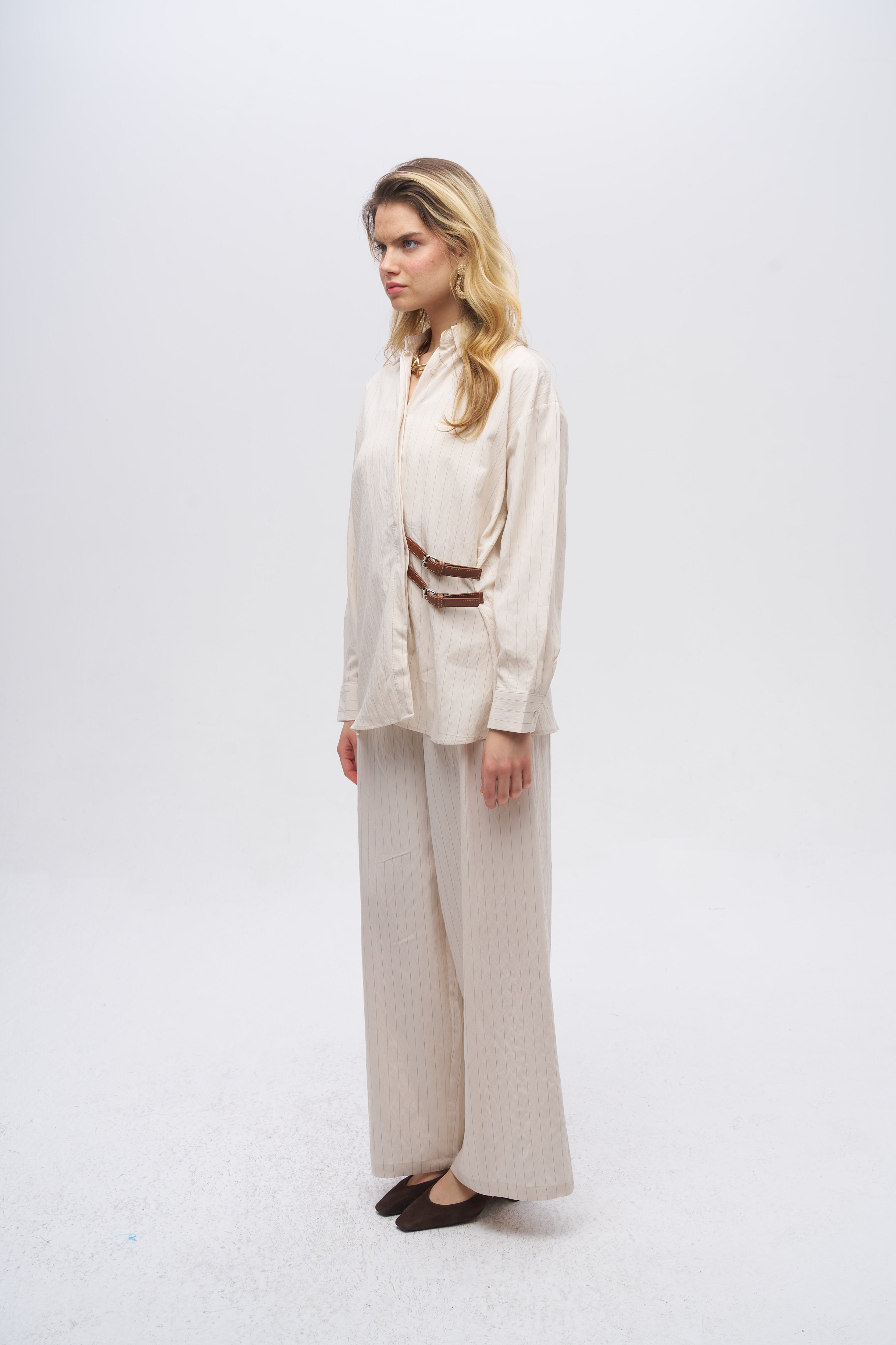 Çizgi Dokulu Klasik Yaka Kemerli Gömlek