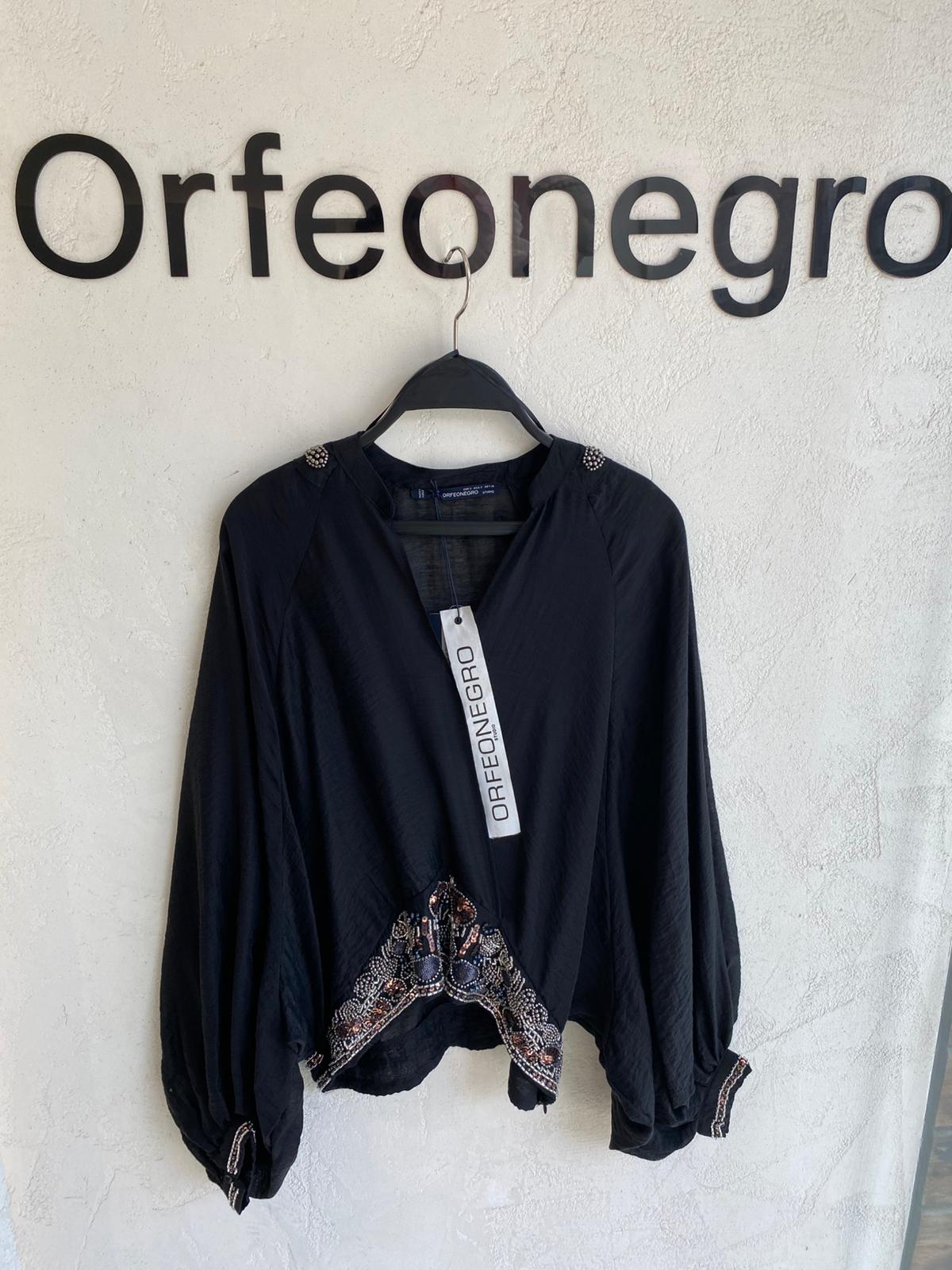 Beli ve Omuzları Taş Detaylı Yarasa Kol Bluz Siyah