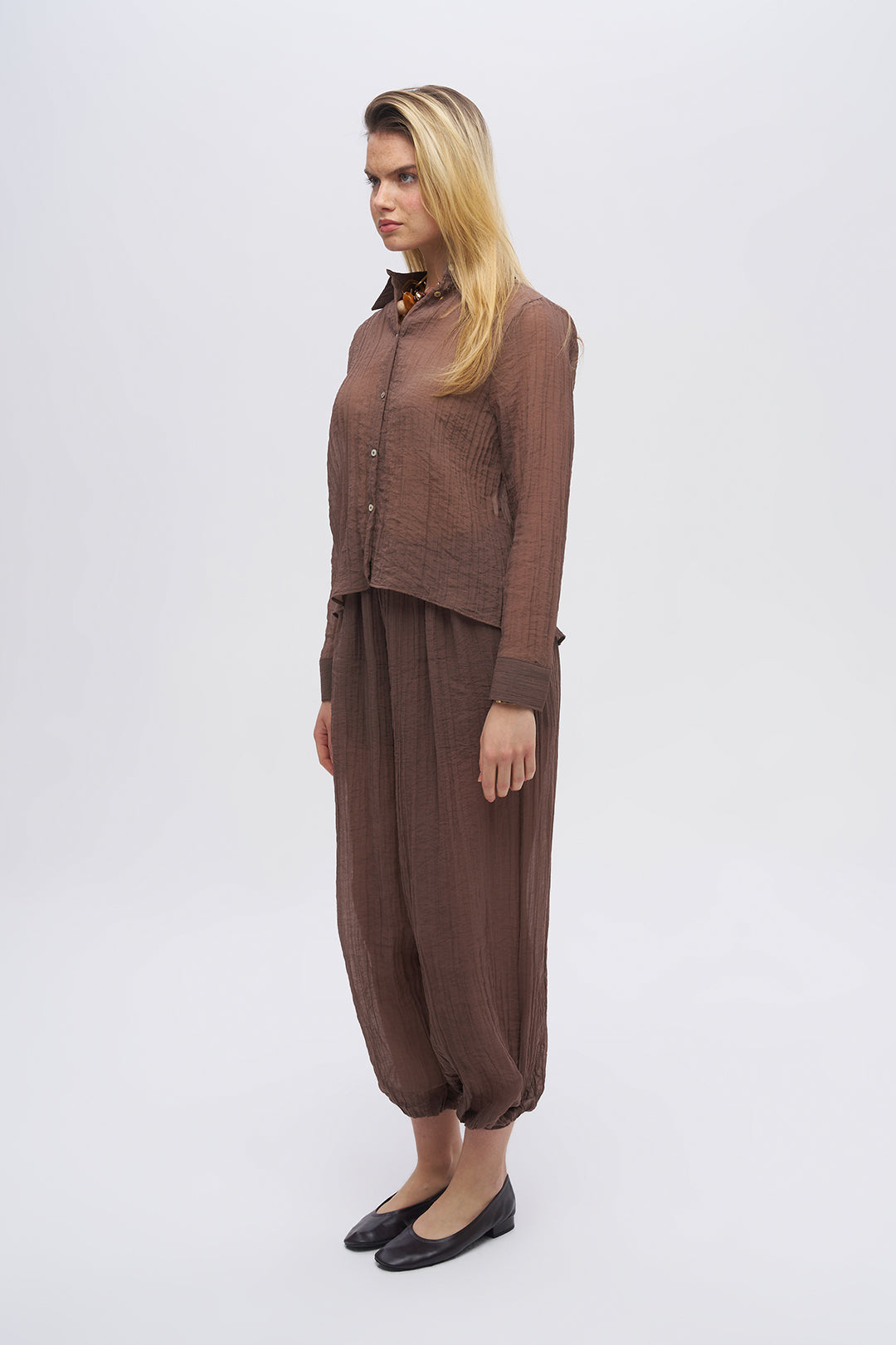 Çizgi Dokulu Klasik Yaka Transparan Gömlek Kahve