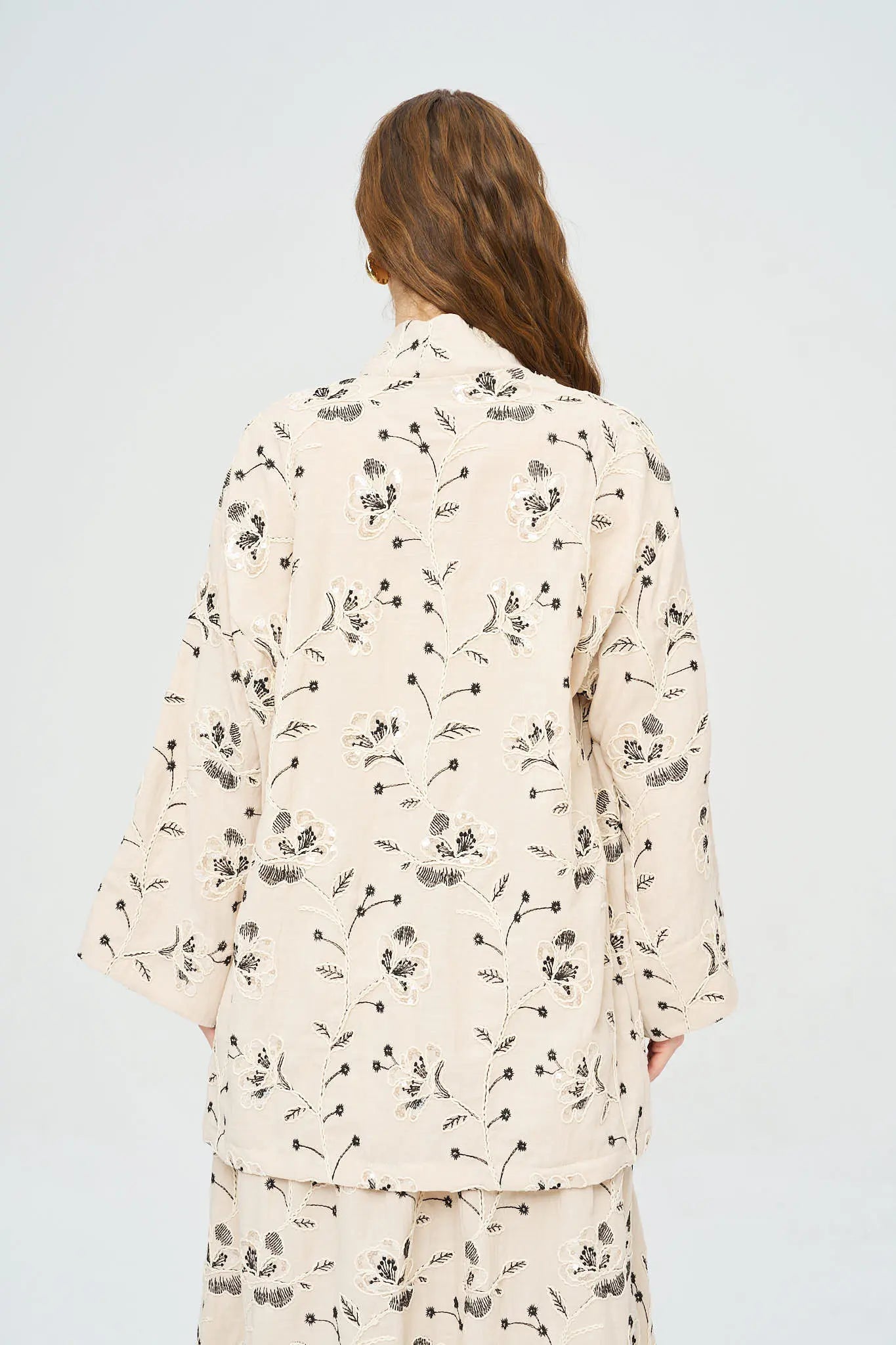 Çiçek Nakışlı ve Pullu Kimono - Siyah ORFEONEGRO