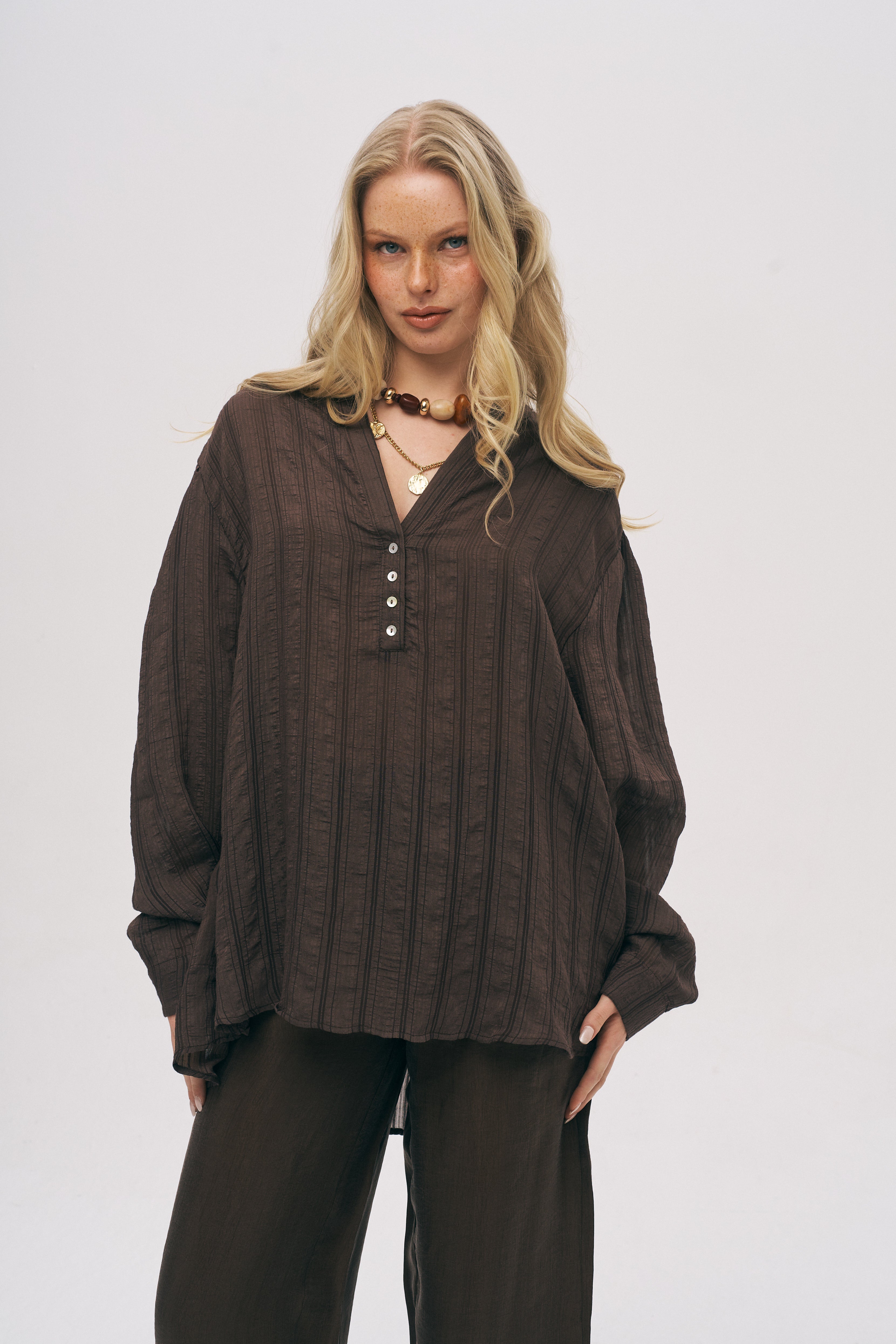 Hakim Yaka Çizgili Gömlek Kahve